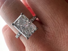 5ct Moissanite Diamond engagemenrt ring 18KT white gold stunning!
