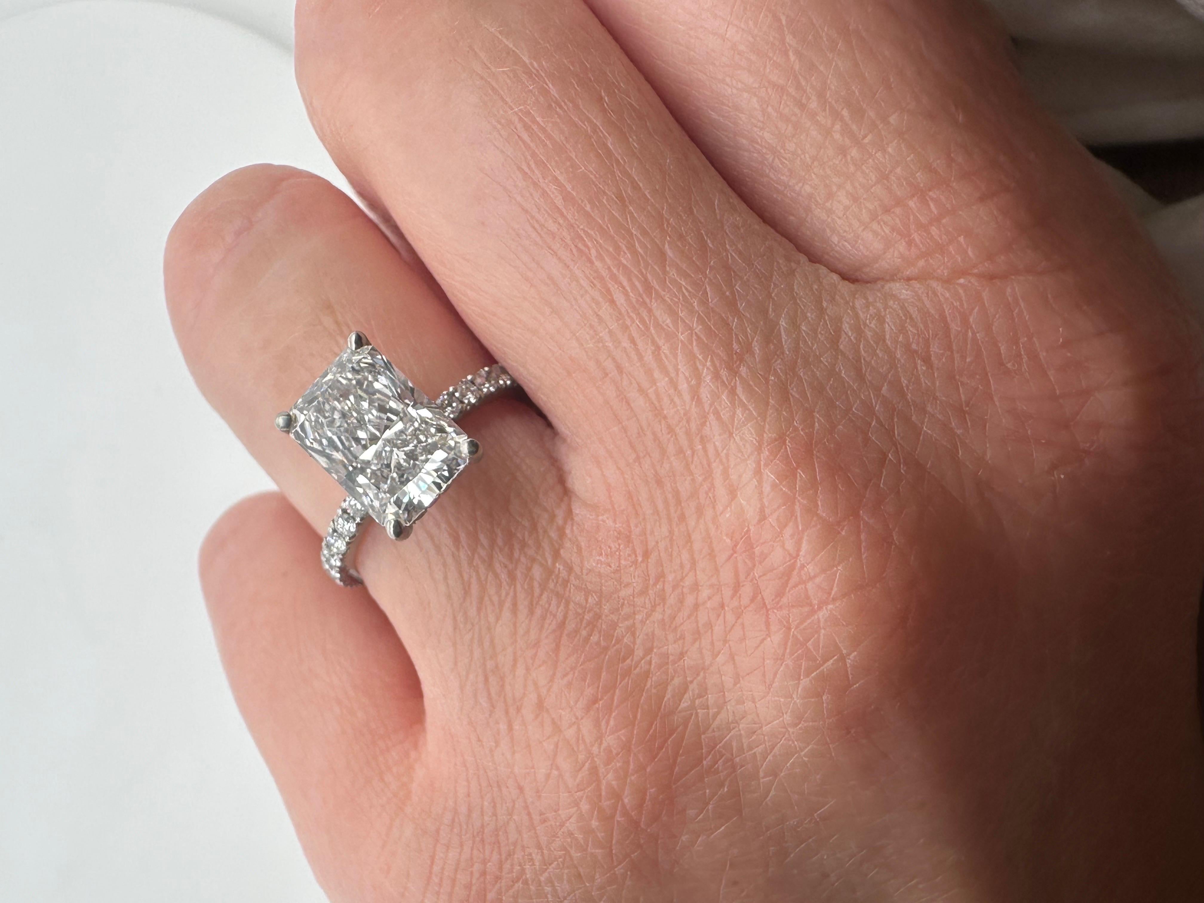 5ct Moissanite Diamond engagemenrt ring 18KT white gold stunning ! Unisexe en vente