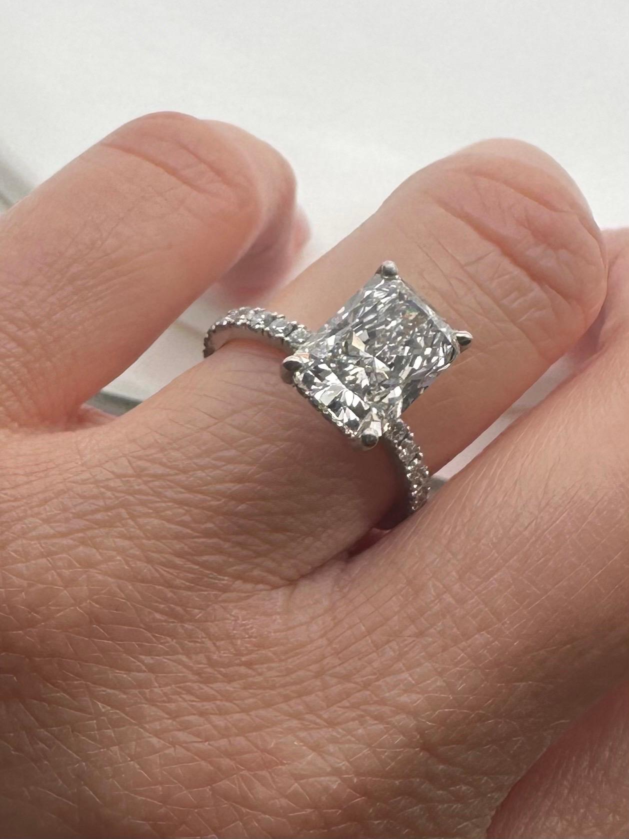 5ct Moissanite Diamond engagemenrt ring 18KT white gold stunning! For Sale 2