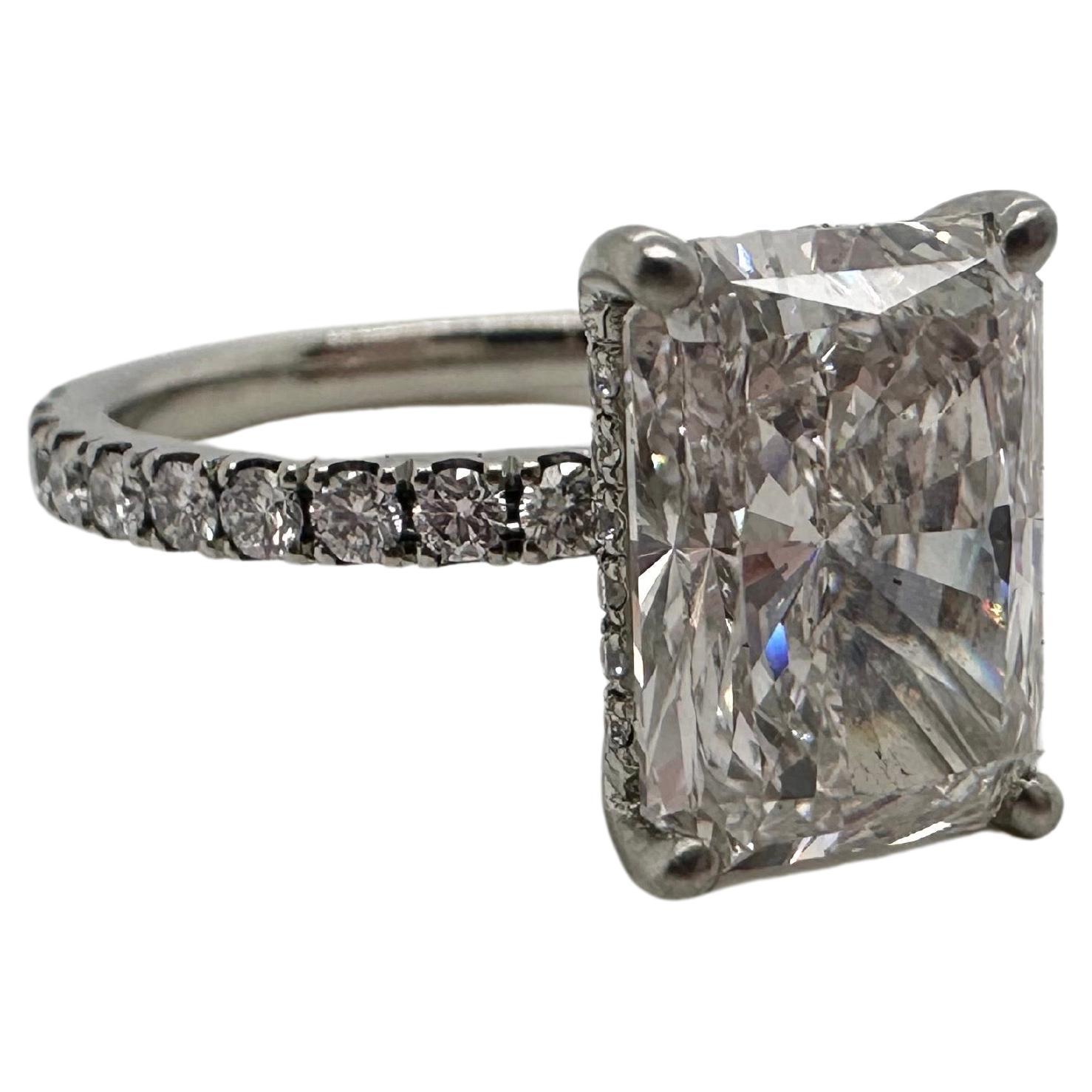 5ct Moissanite Diamond engagemenrt ring 18KT white gold stunning! For Sale