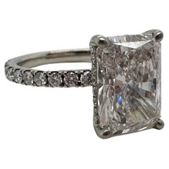 5ct Moissanite Diamond engagemenrt ring 18KT white gold stunning !