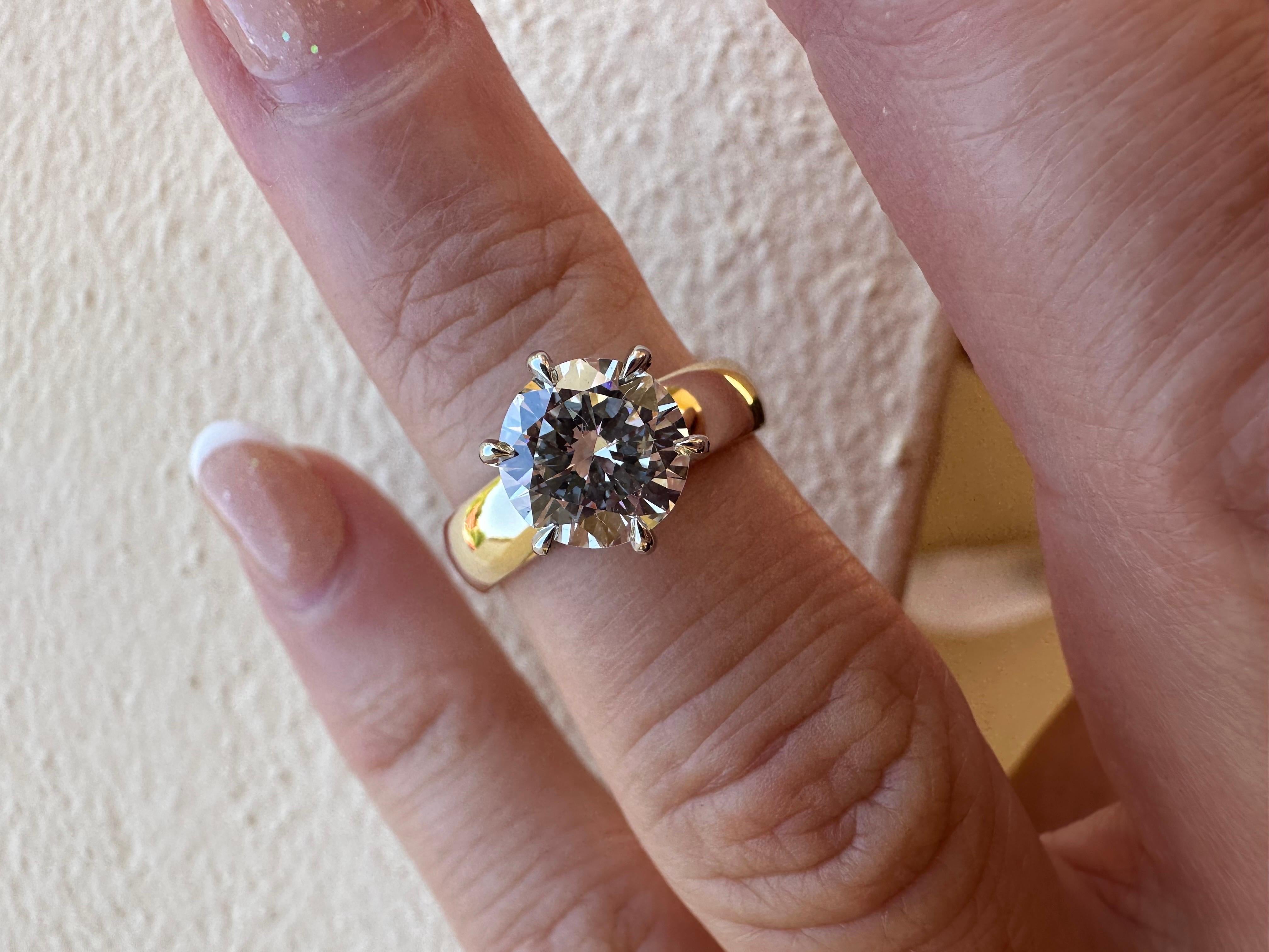 5ct Moissanite engagement ring 14KT gold large ring  In New Condition For Sale In Boca Raton, FL