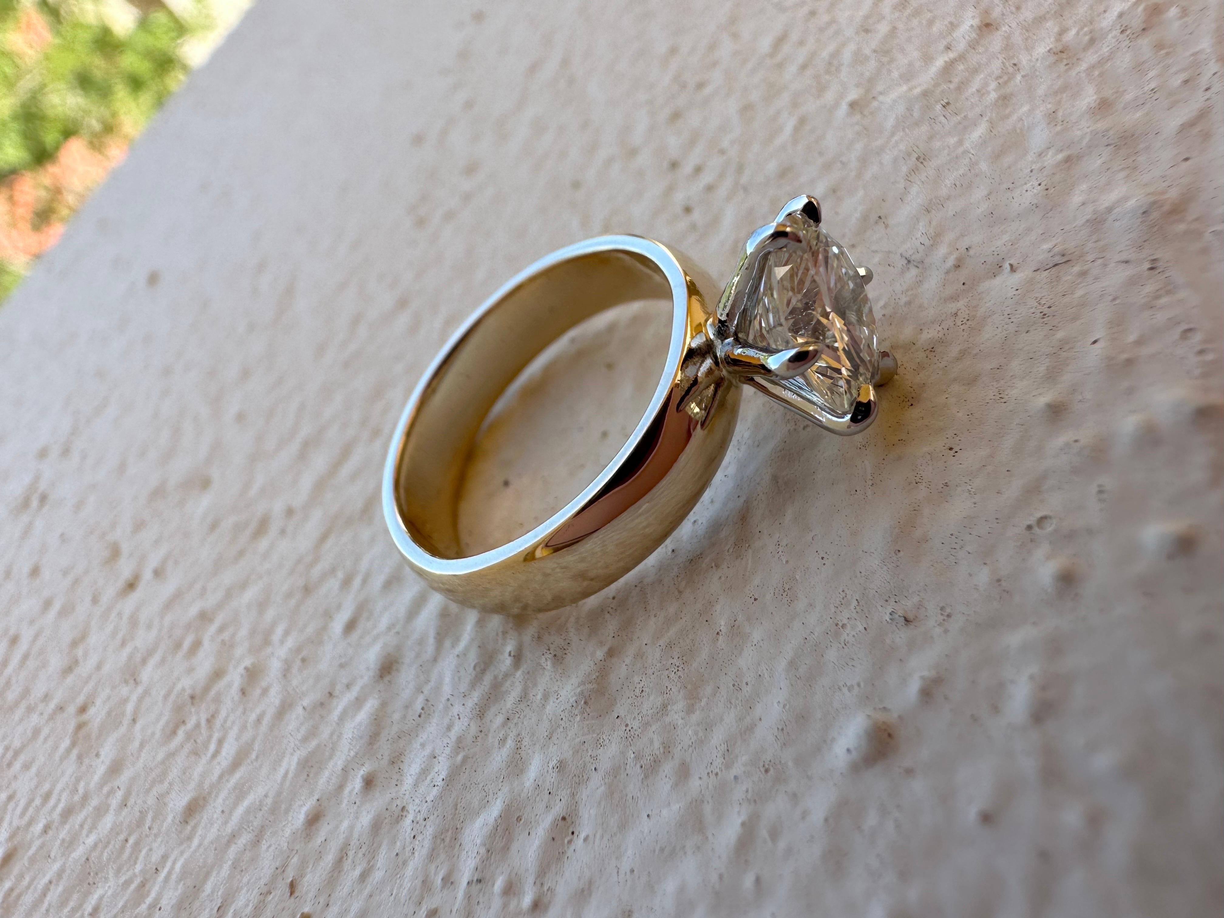 Women's 5ct Moissanite engagement ring 14KT gold large ring  For Sale