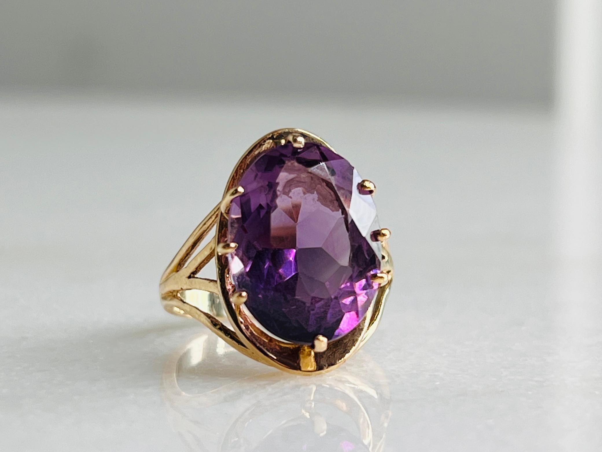 5ct Natural Amethyst Yellow Gold Cocktail Ring In Excellent Condition For Sale In FLEMINGTON, AU