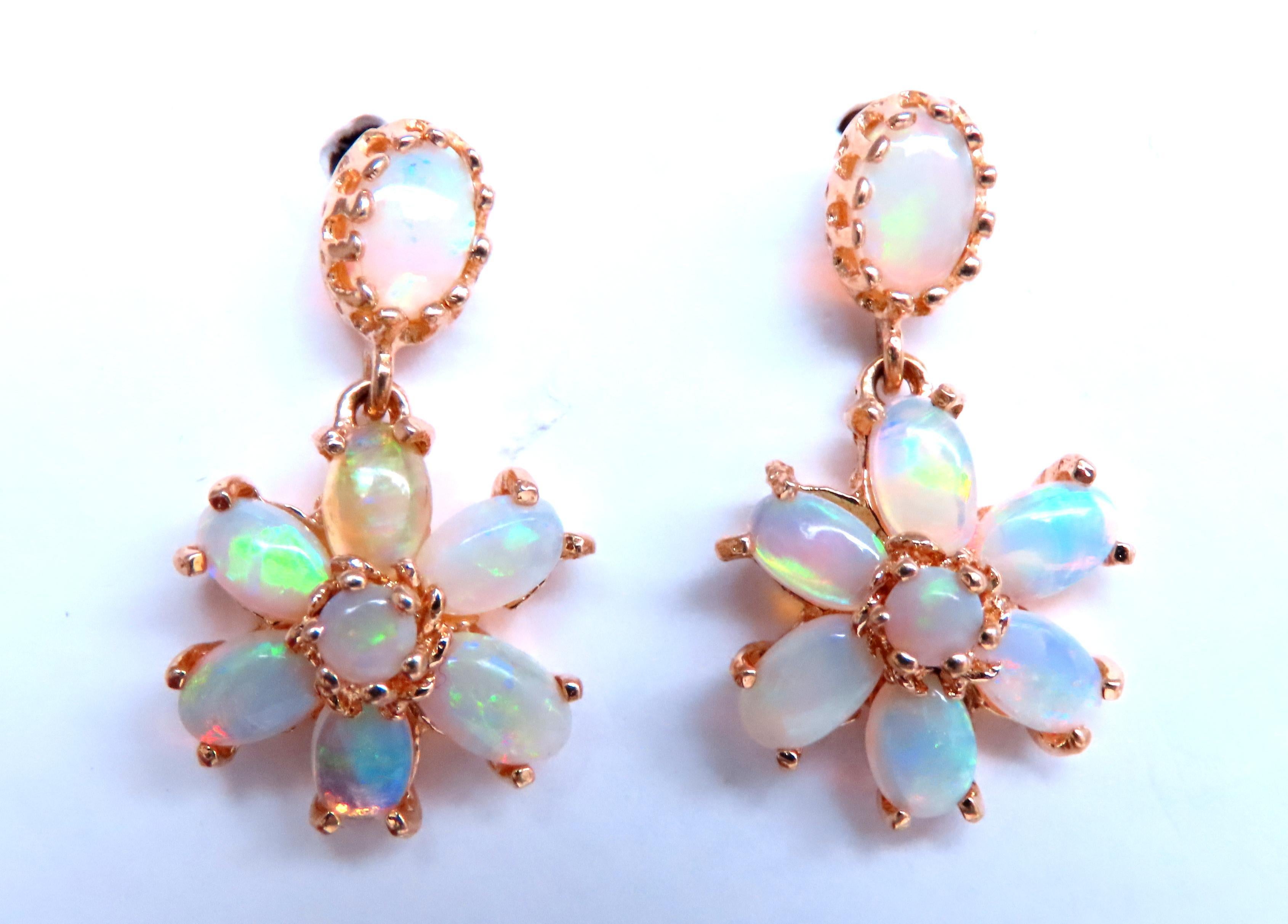 Orecchini con opale brillante naturale 5ct
raggi di arancione, verde e blu 
Oro giallo 14kt 3,4 grammi 
21 x 12 mm