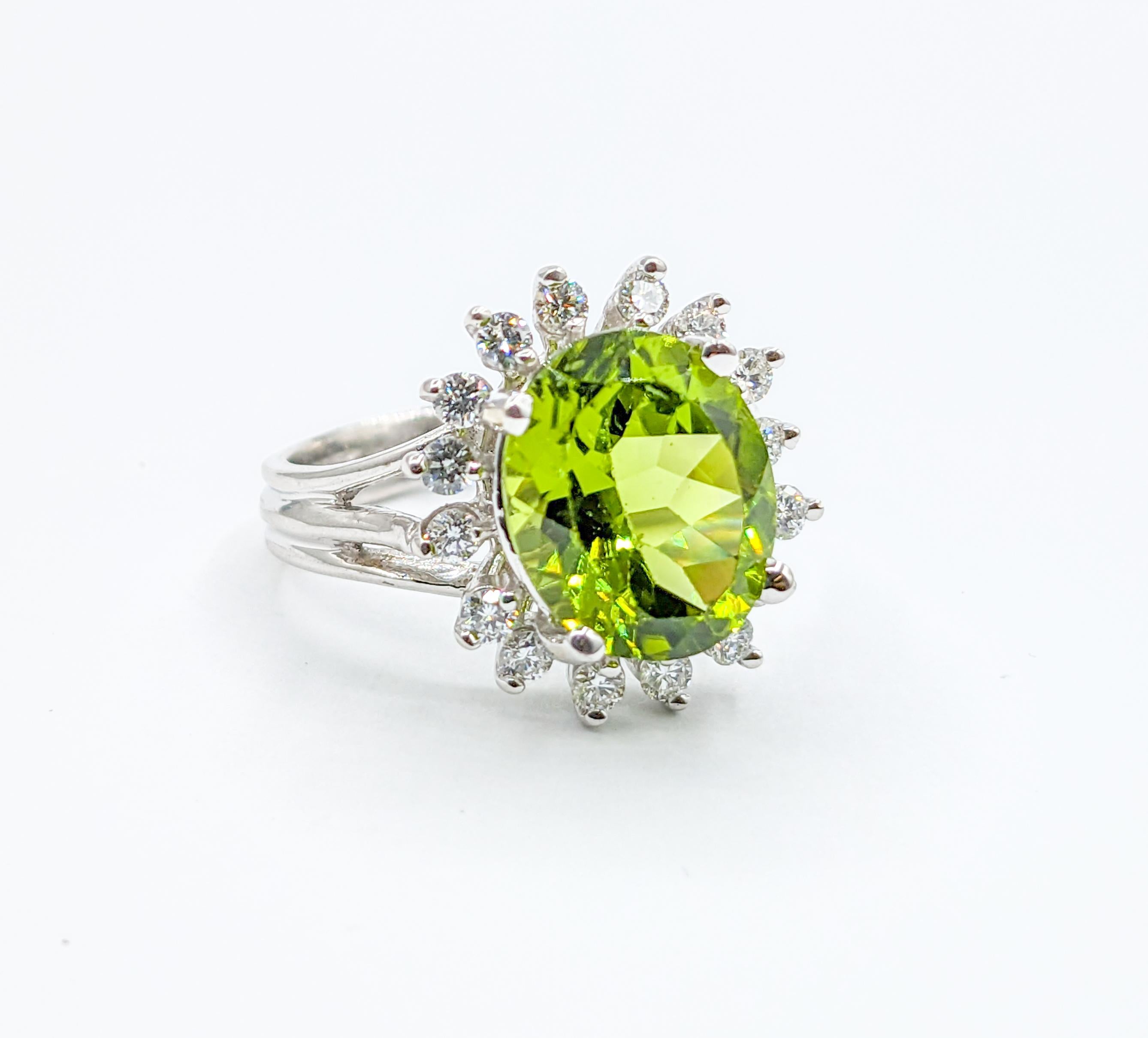 5ct Peridot & Diamond Halo Cocktail Ring In Excellent Condition For Sale In Bloomington, MN