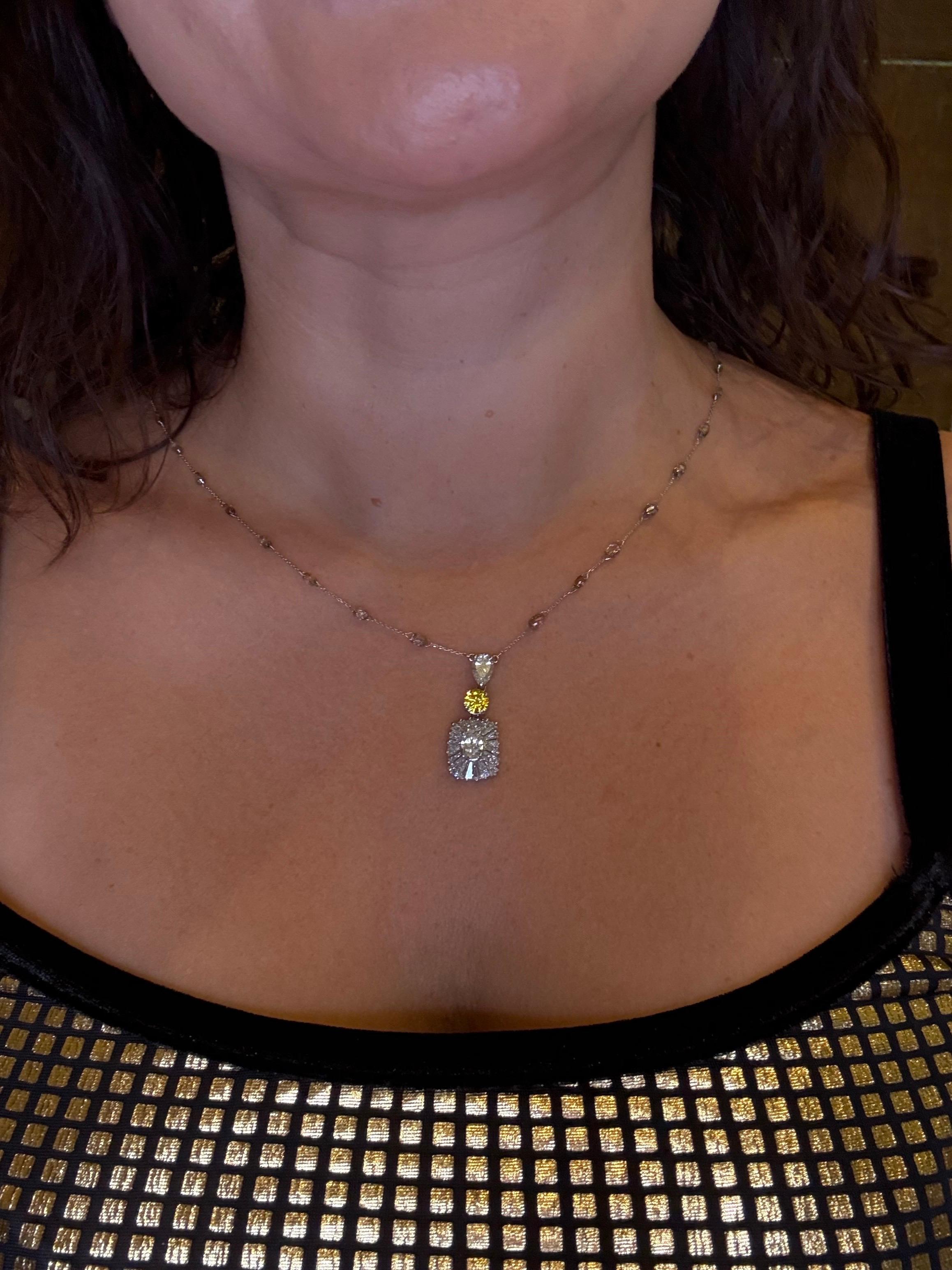 Collana con diamante briolette 5ct Rare 8.10gr oro 14KT in vendita 1