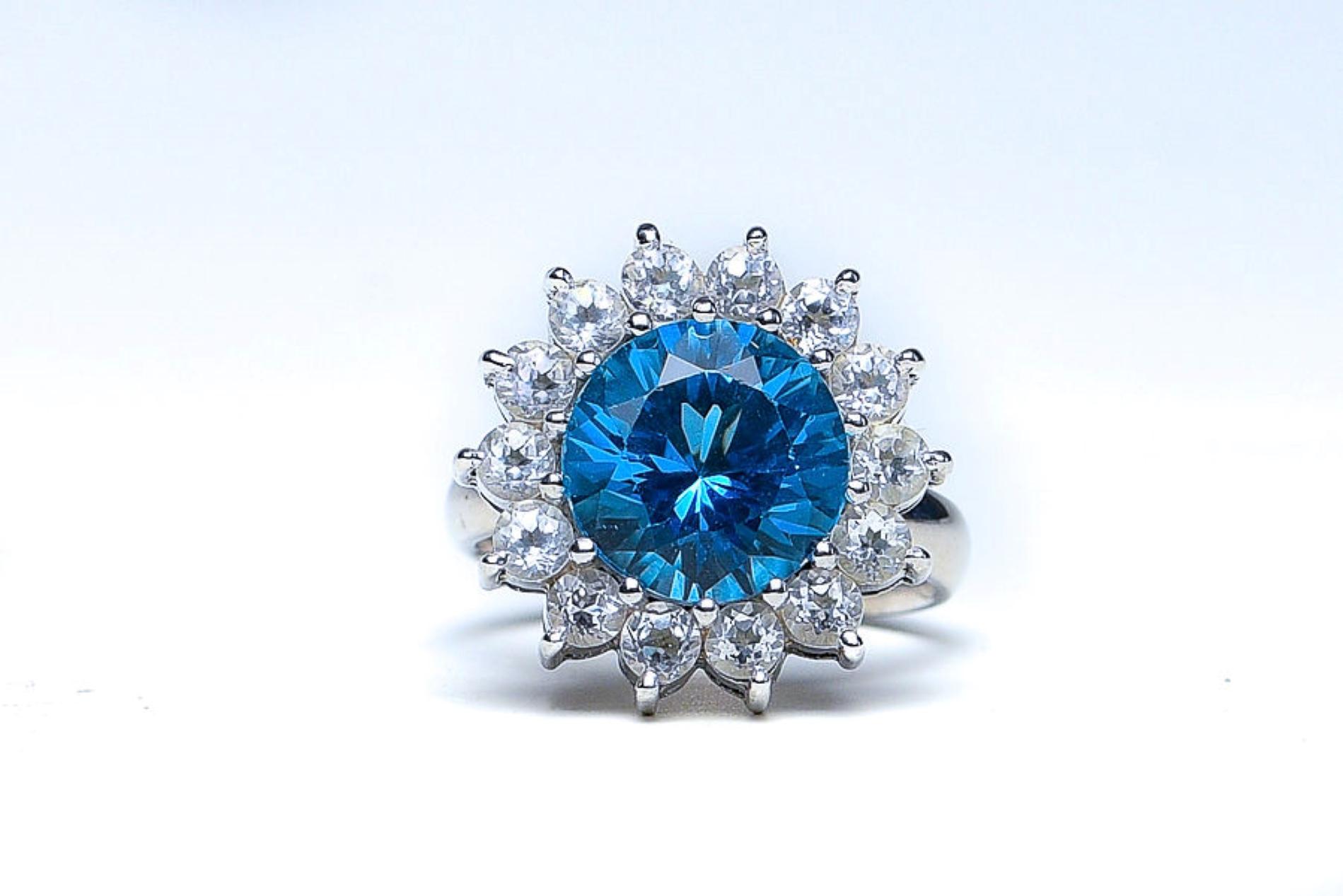 Modern NO RESERVE 5ct Round BLUE TOPAZ Platinum SILVER Cocktail Ring  For Sale
