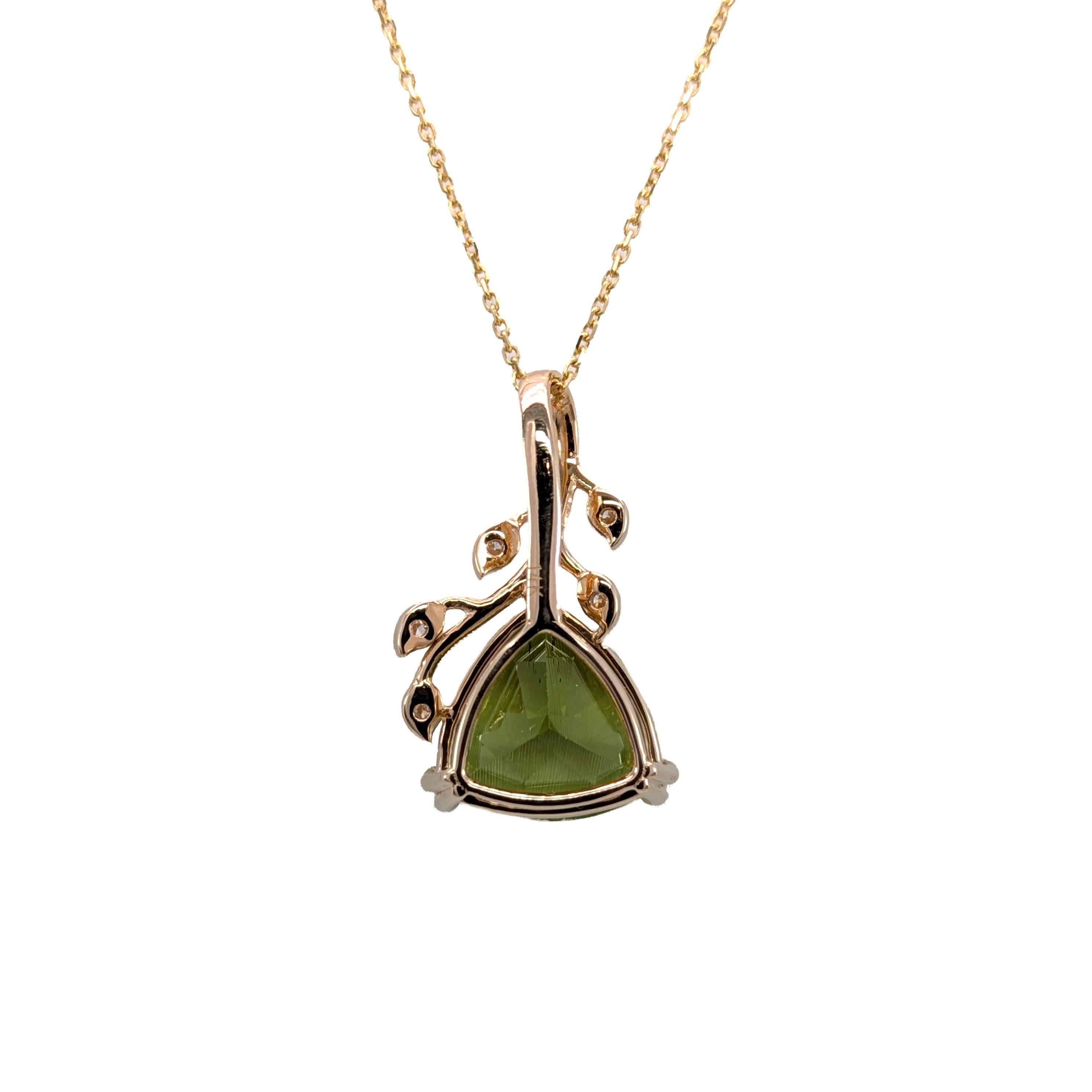 Art Deco 5cts Arizona Peridot Pendant w Natural Diamond Accents in 14K Solid Gold TR 12mm For Sale