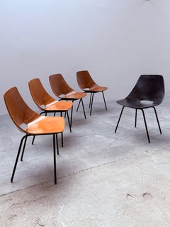 5er Set Pierre Guariche Tonneau / Amsterdam Stühle Leder, Entwurf 1950er