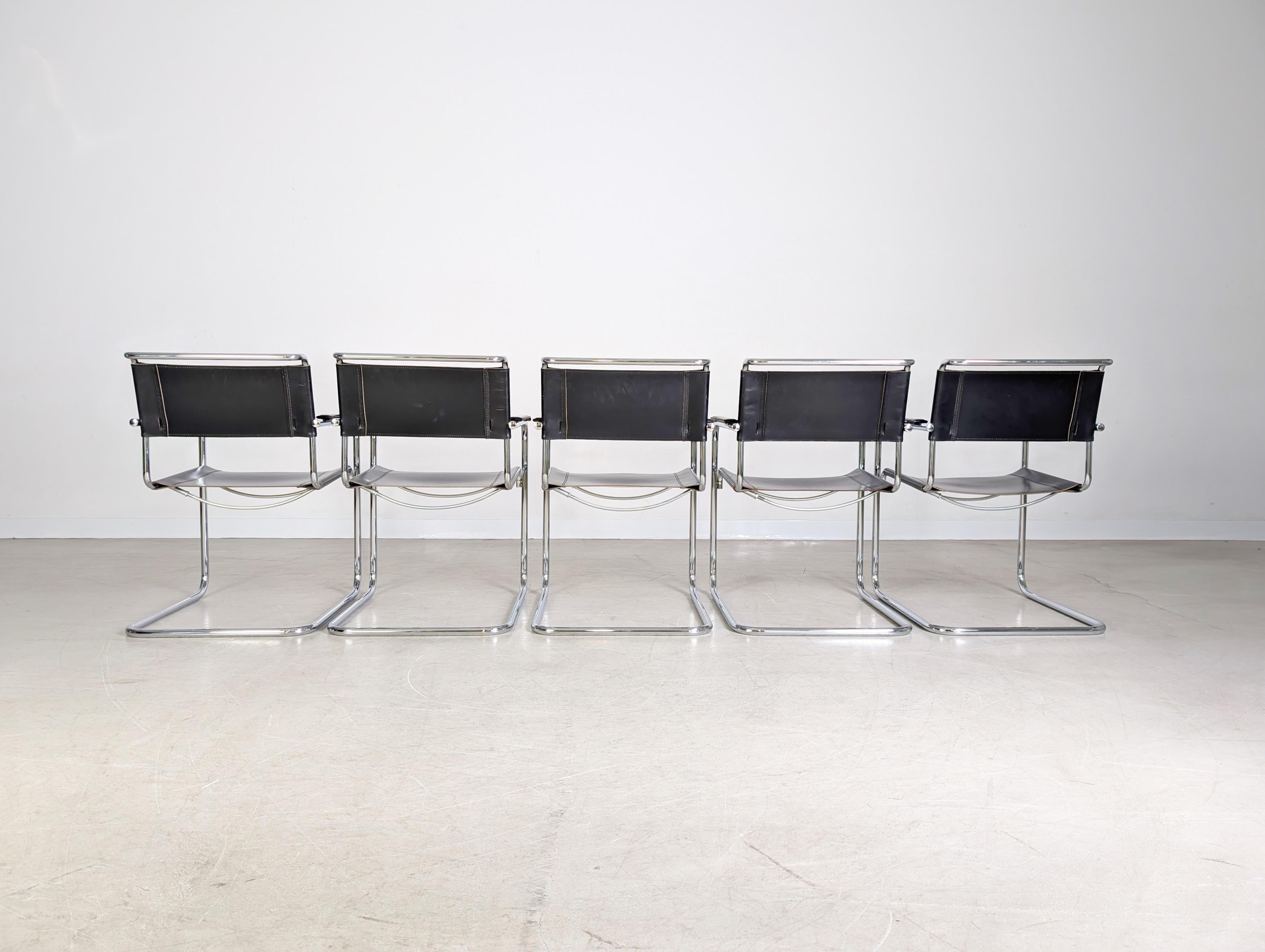 Wir bieten ein wunderschönes und sehr seltenes 5er Set Leder Freischwinger S34 vom deutschen Traditionshersteller Thonet zum Verkauf an. Der Entwurf stammt von Mart Stam und gilt heute als wahrer Designklassiker.

Zustand: Guter gebrauchter Zustand