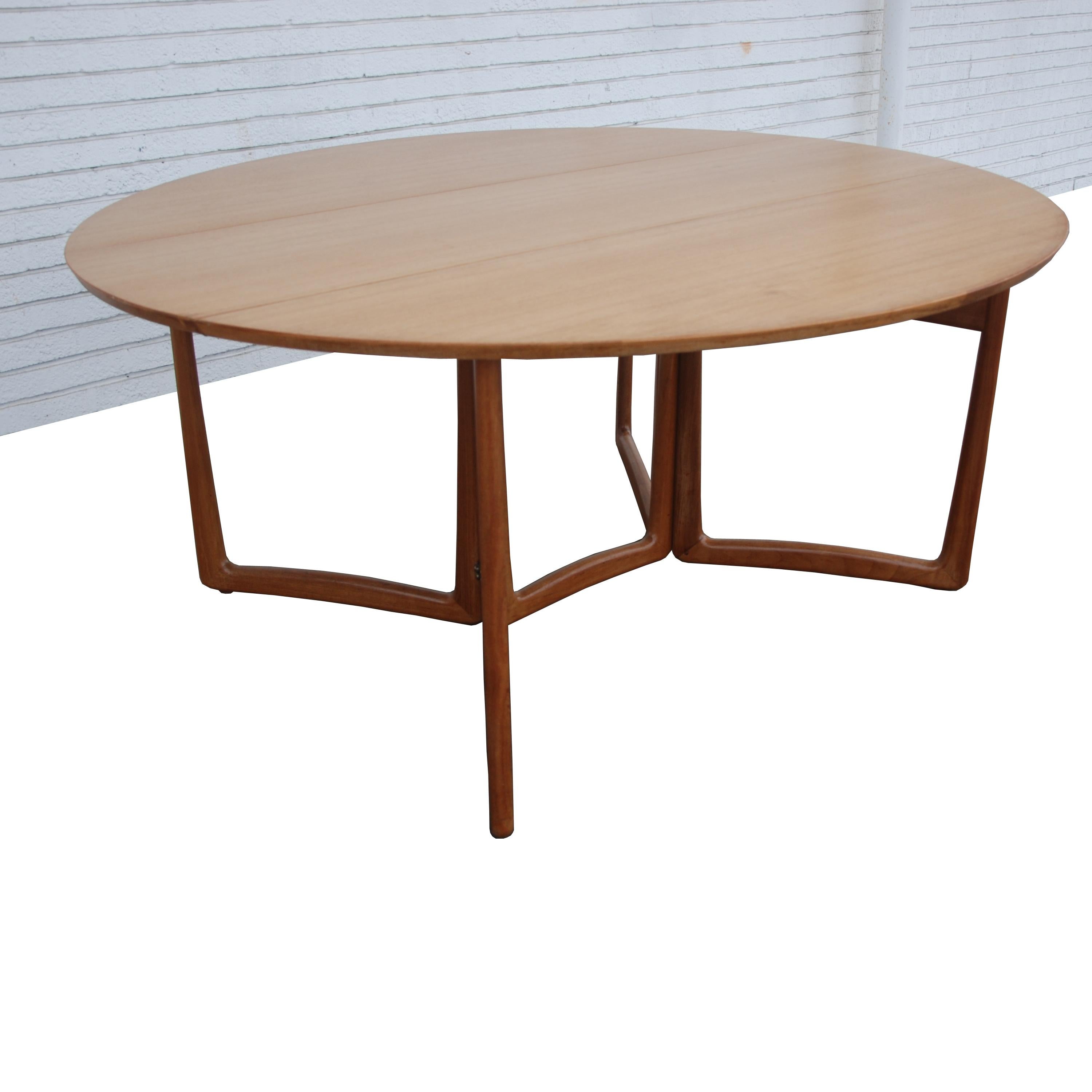 Mid-Century Modern 1960s Danish Peter Hvidt Drop-Leaf Dining Table in Teak and Brass For Sale