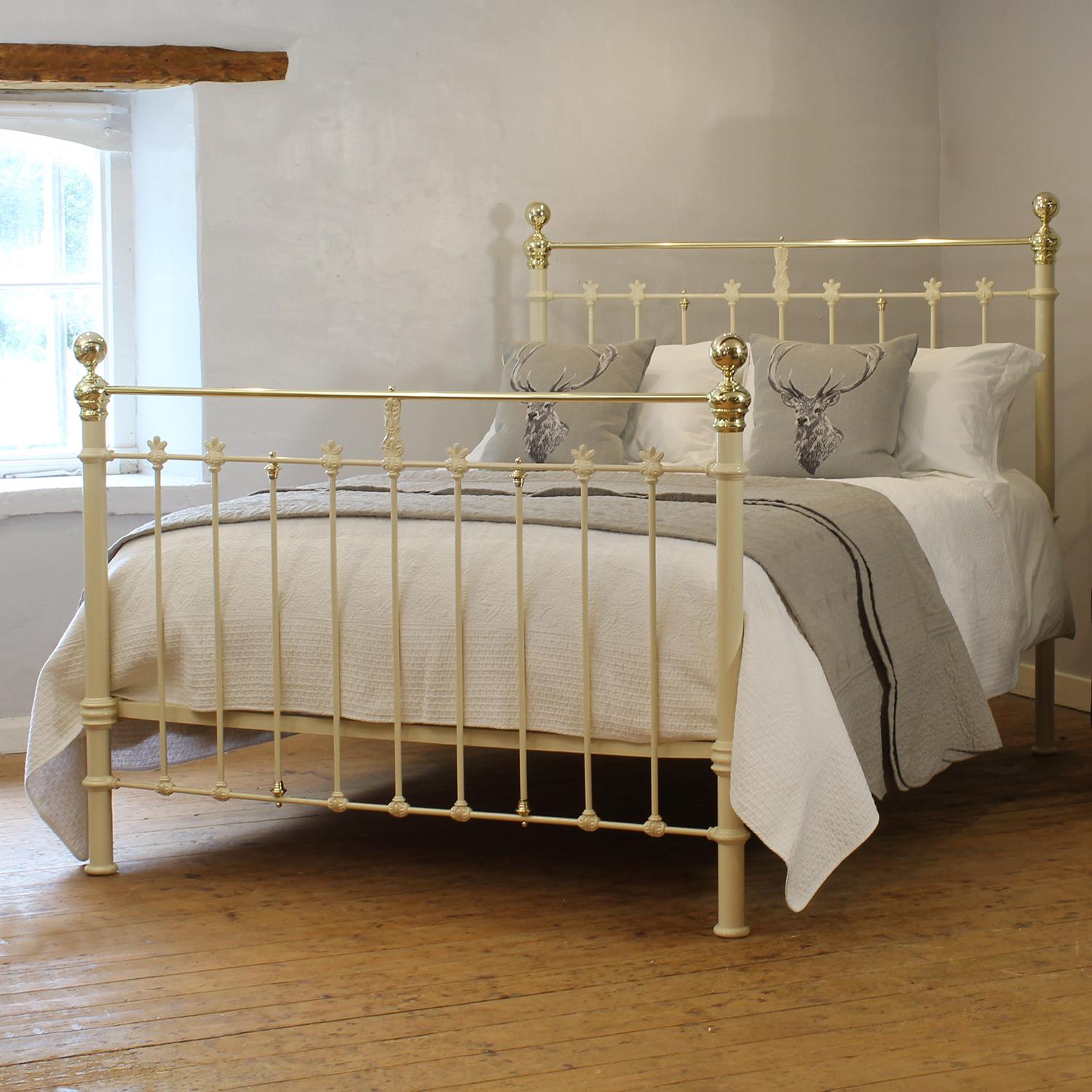 5ft Brass and Iron Antique Bed in Soft Cream For Sale 4