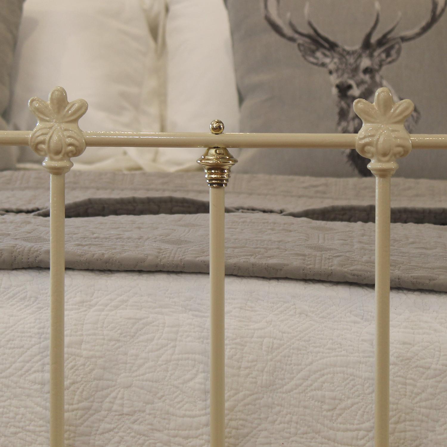 5ft Brass and Iron Antique Bed in Soft Cream For Sale 1