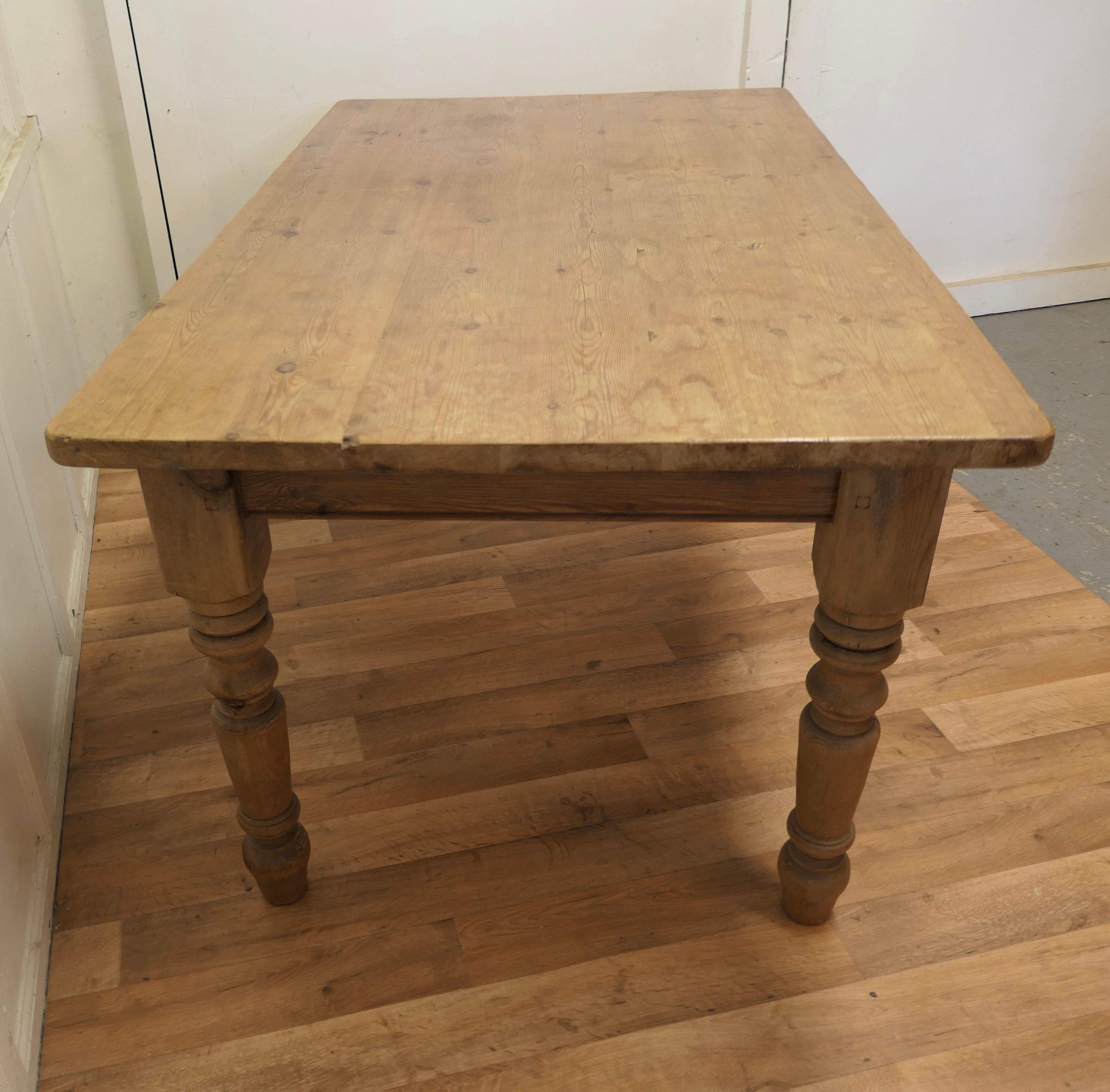 Country 5ft. Long Farmhouse Pine Table  