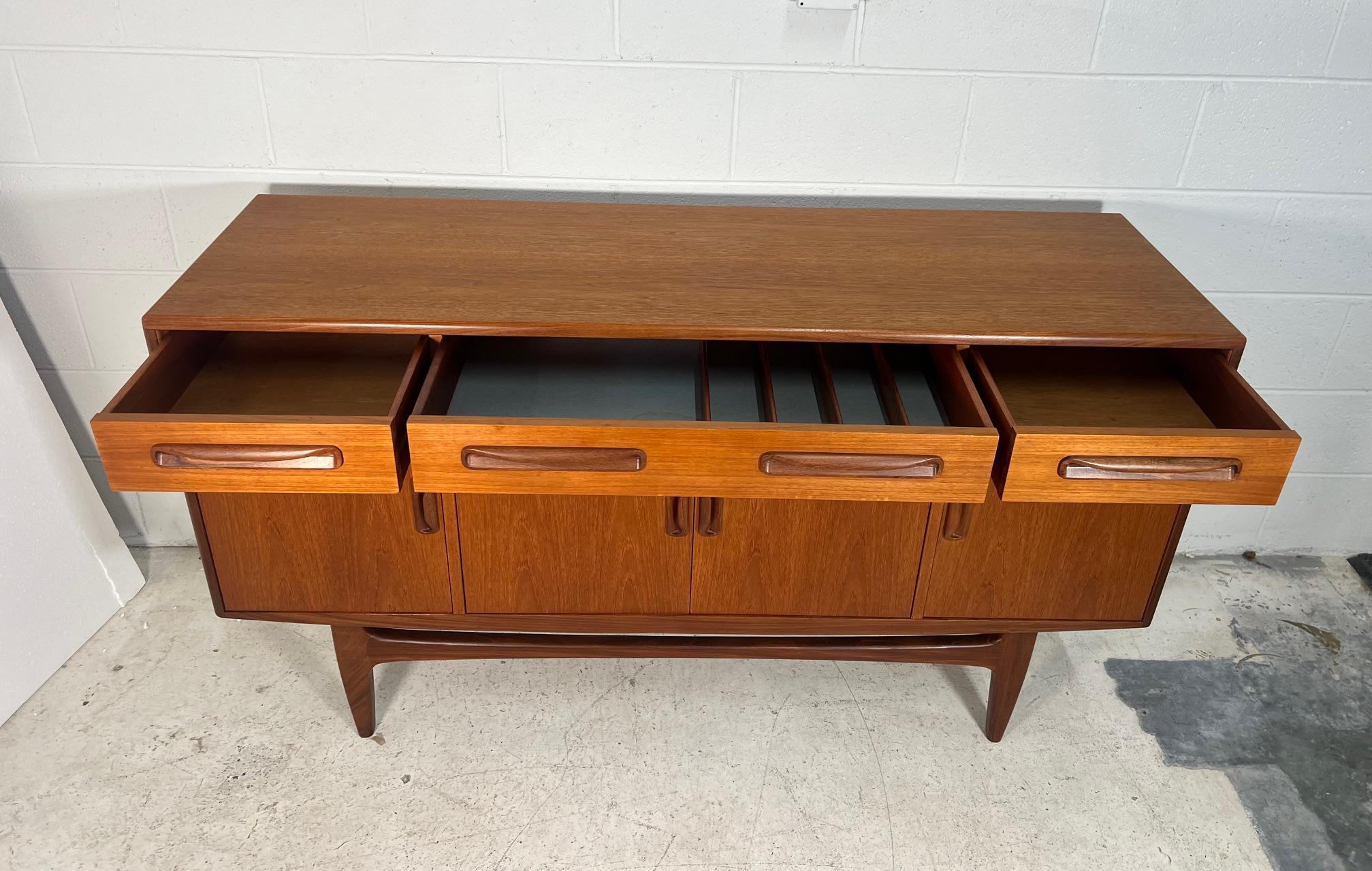 5ft Mid Century Modern Teak Credenza Buffet Console G Plan Fresco  In Good Condition For Sale In Atlanta, GA