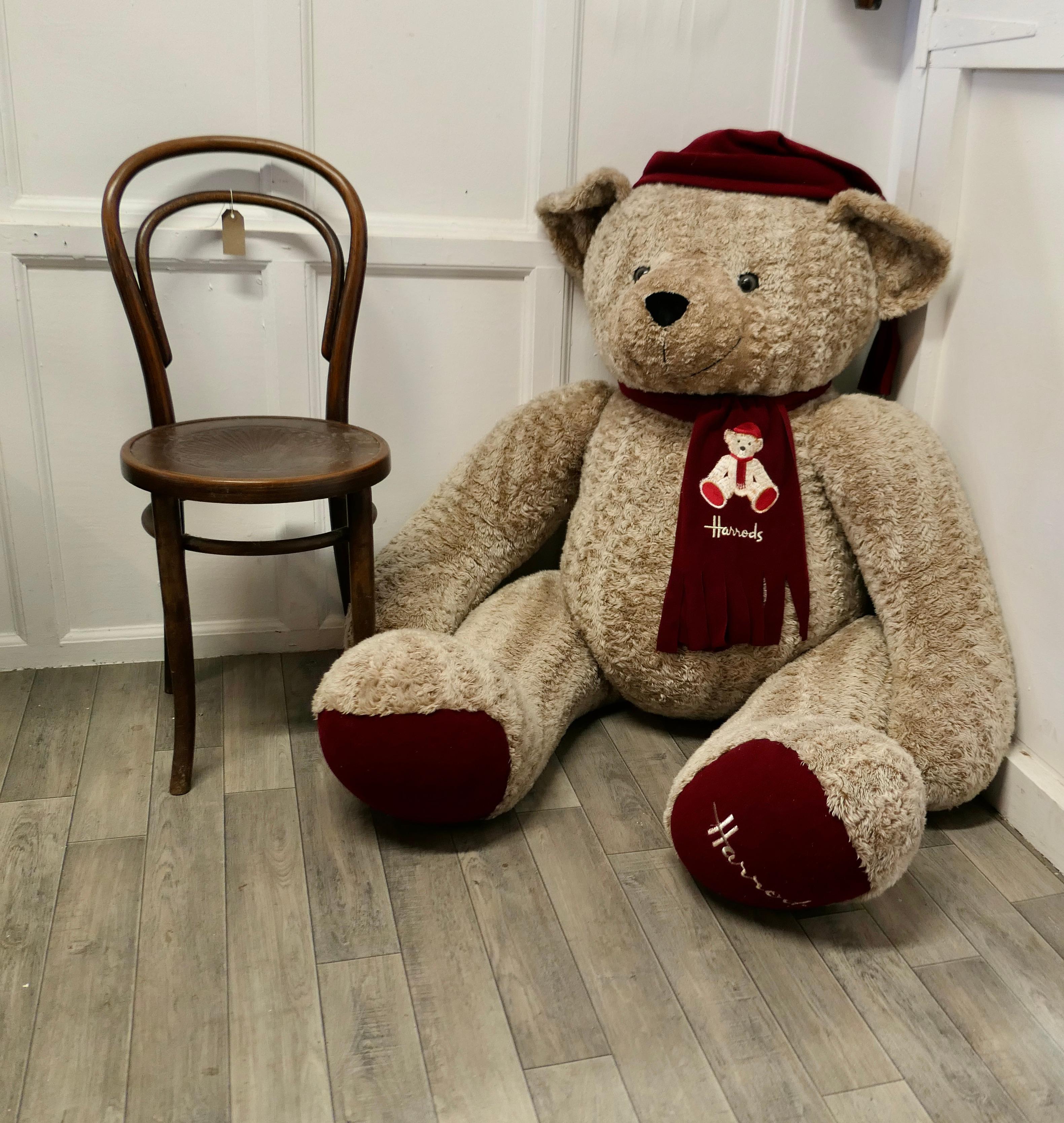  Tall Giant Harrods Shop Display Teddy Bear This Is a Very Rare Piece In Good Condition For Sale In Chillerton, Isle of Wight