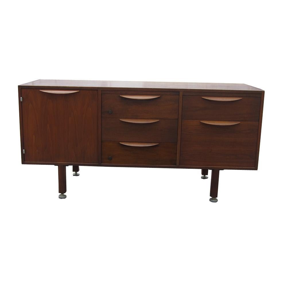 5ft vintage Mid-Century Modern walnut Jens Risom credenza 
 
Jens Risom emigrated from Europe to the U.S. when he was just 23 years of age. Like other Scandinavian designers such as Josef Frank and Kaare Klint, Risom continued to honor tradition