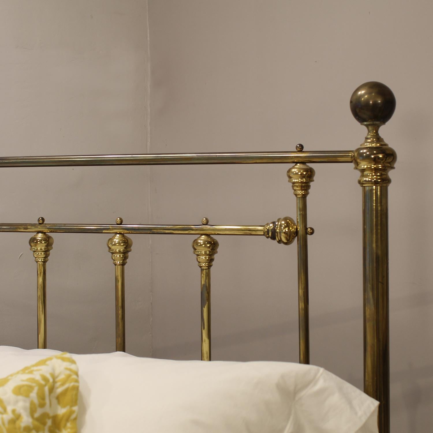Ferro Letto largo 5ft in ottone antico MK334 in vendita