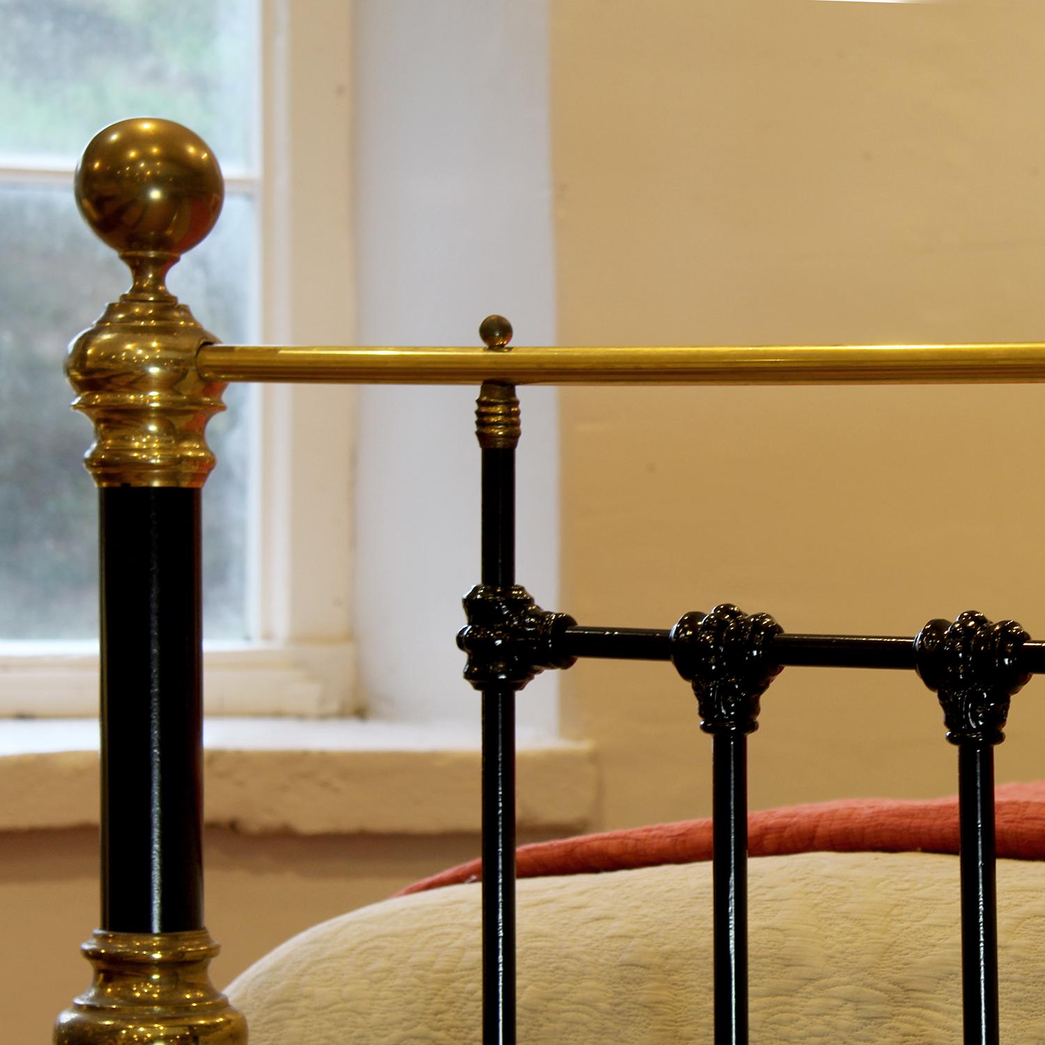 Victorian 5ft Wide Black Antique Bed with Decorative Brass Features MK317