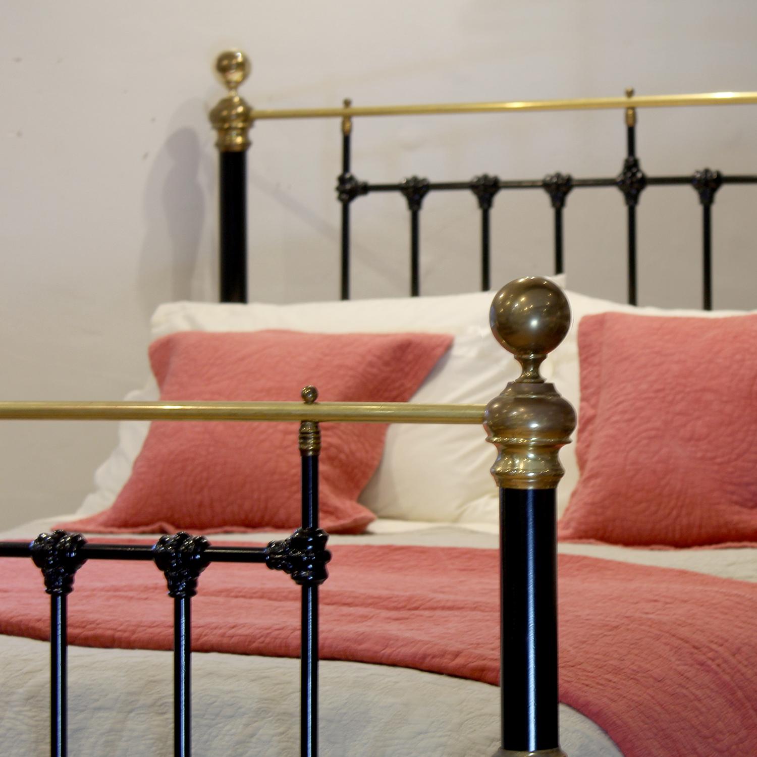 English 5ft Wide Black Antique Bed with Decorative Brass Features MK317