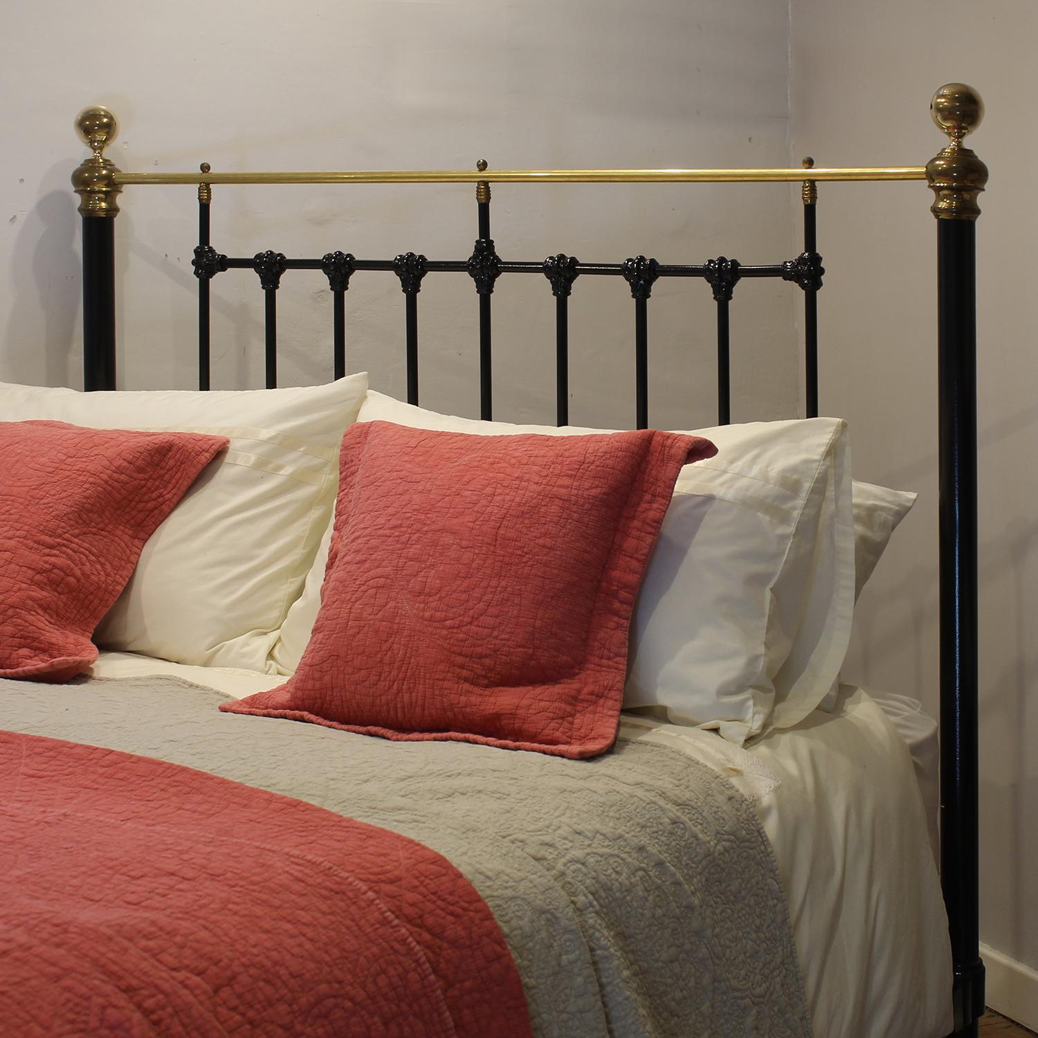 5ft Wide Black Antique Bed with Decorative Brass Features MK317 1