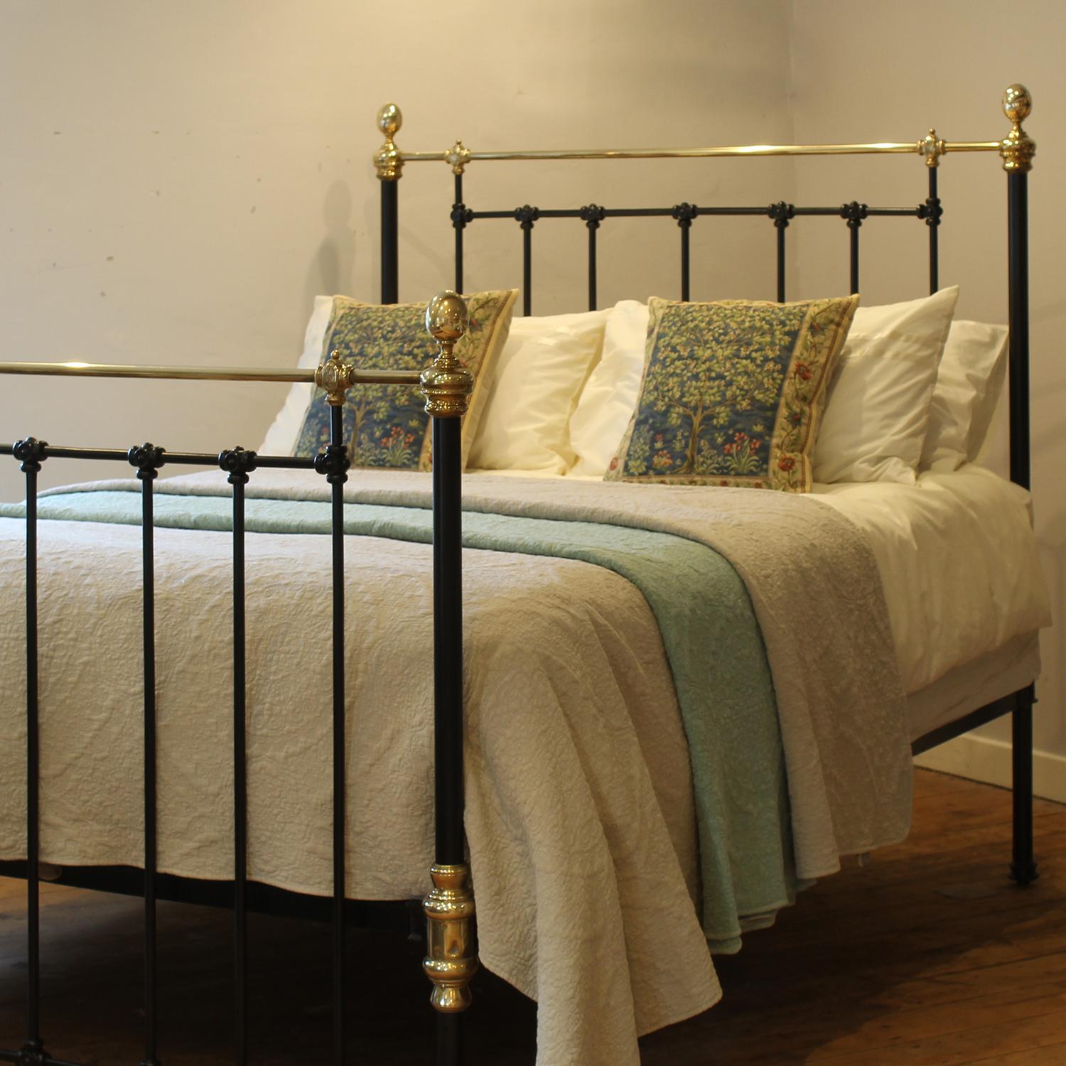 Victorian 5ft Wide Black Antique Bed with Decorative Brass Features MK323 For Sale