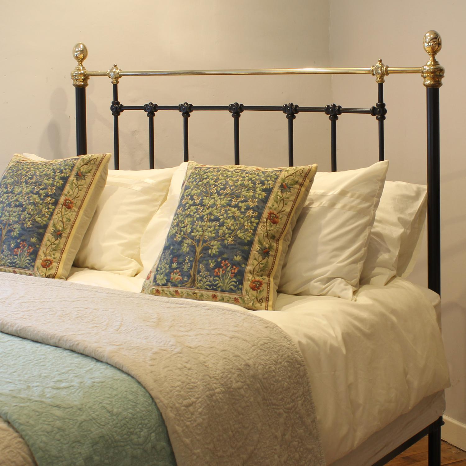5ft Wide Black Antique Bed with Decorative Brass Features MK323 For Sale 1