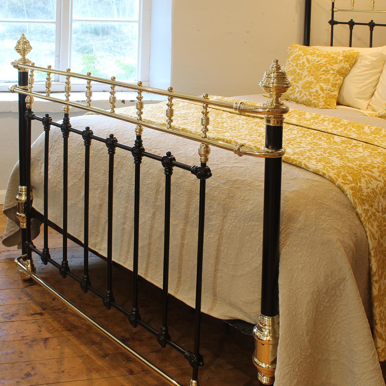 5ft Wide Black Antique Bed with Decorative Brass Gallery MK318 For Sale 3