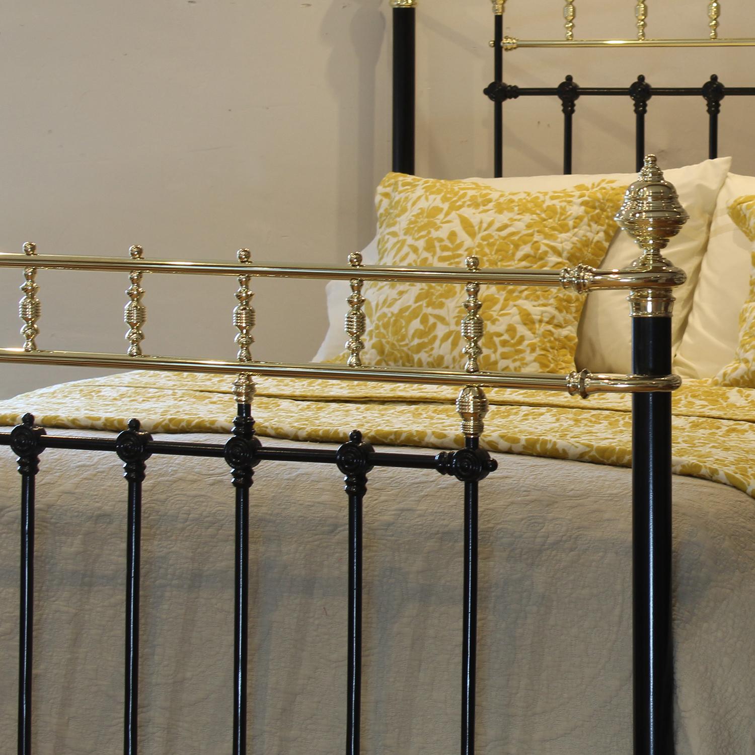 Victorian 5ft Wide Black Antique Bed with Decorative Brass Gallery MK318 For Sale