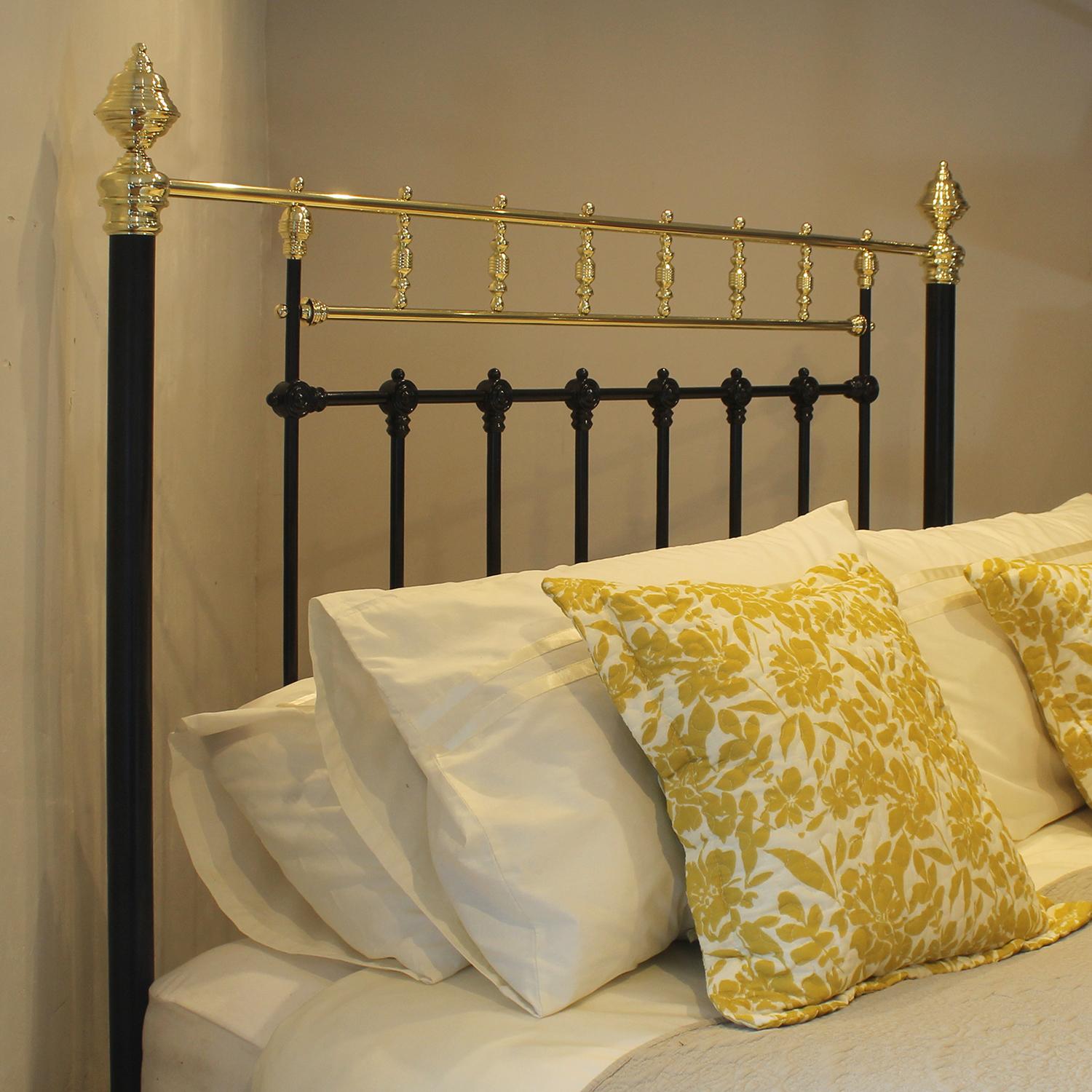 5ft Wide Black Antique Bed with Decorative Brass Gallery MK318 For Sale 2