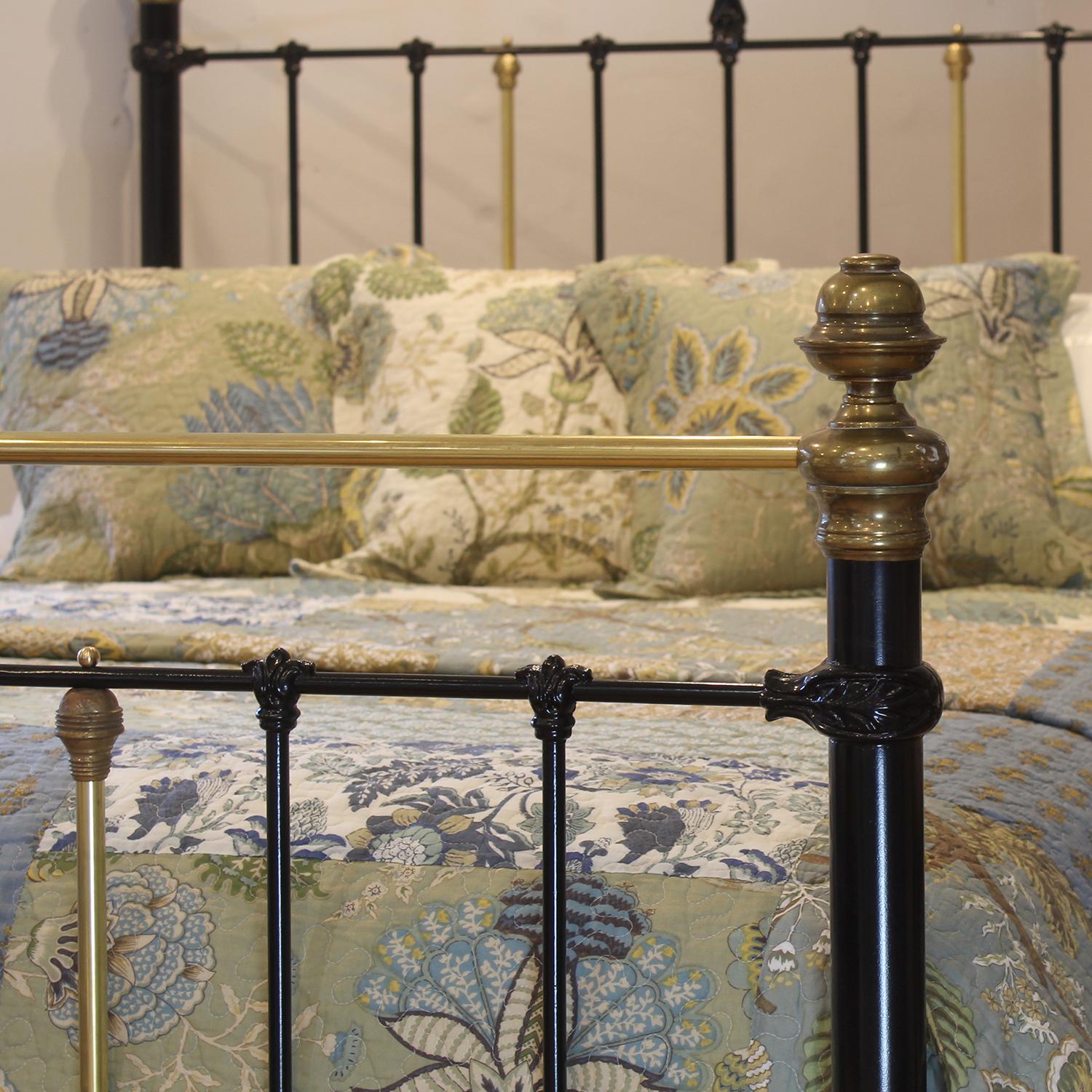 Victorian 5ft Wide Black Antique Bed with Decorative Brass Ring MK316