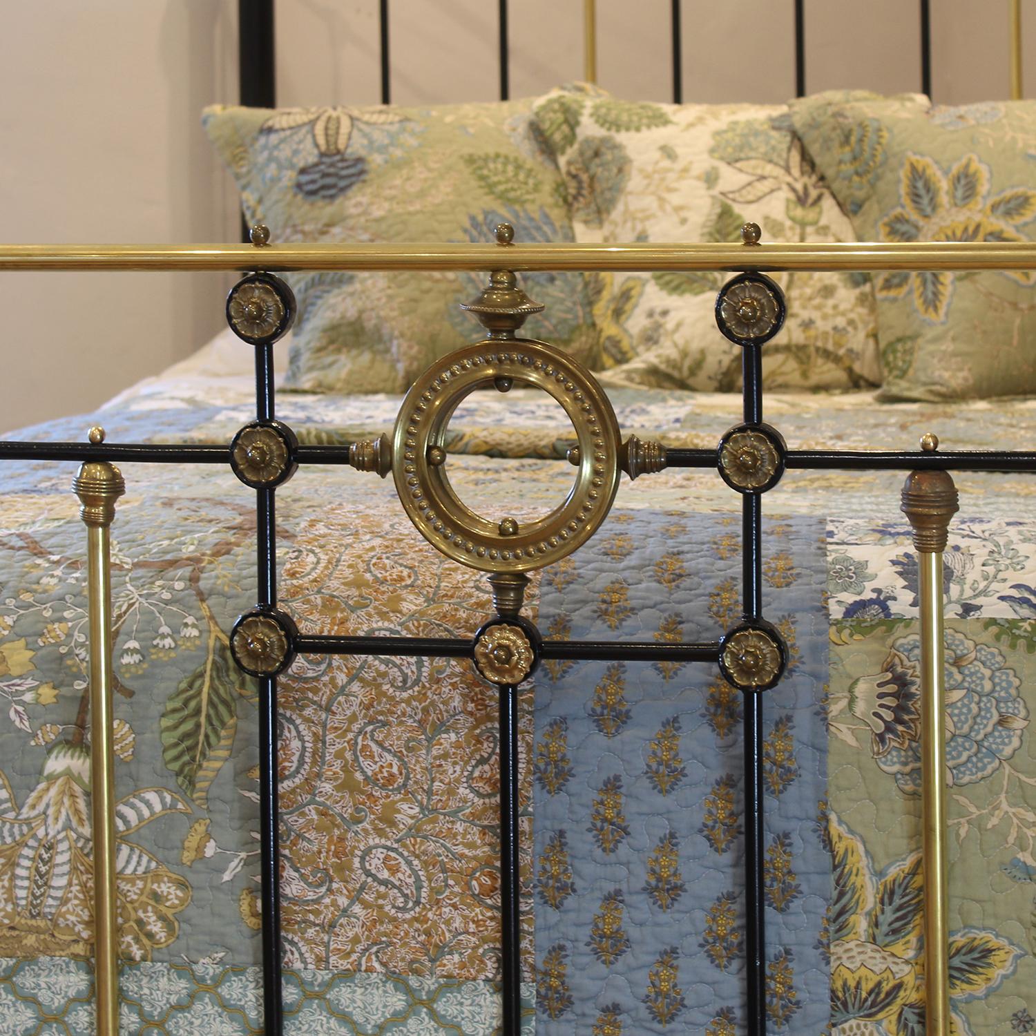 English 5ft Wide Black Antique Bed with Decorative Brass Ring MK316