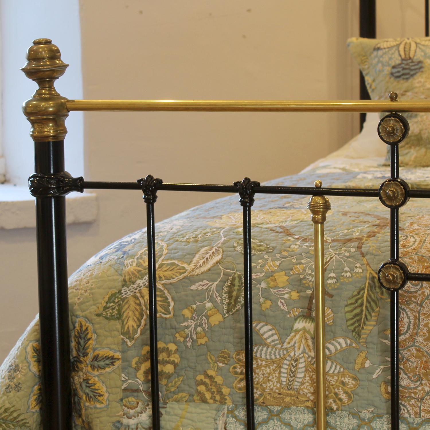 Cast 5ft Wide Black Antique Bed with Decorative Brass Ring MK316