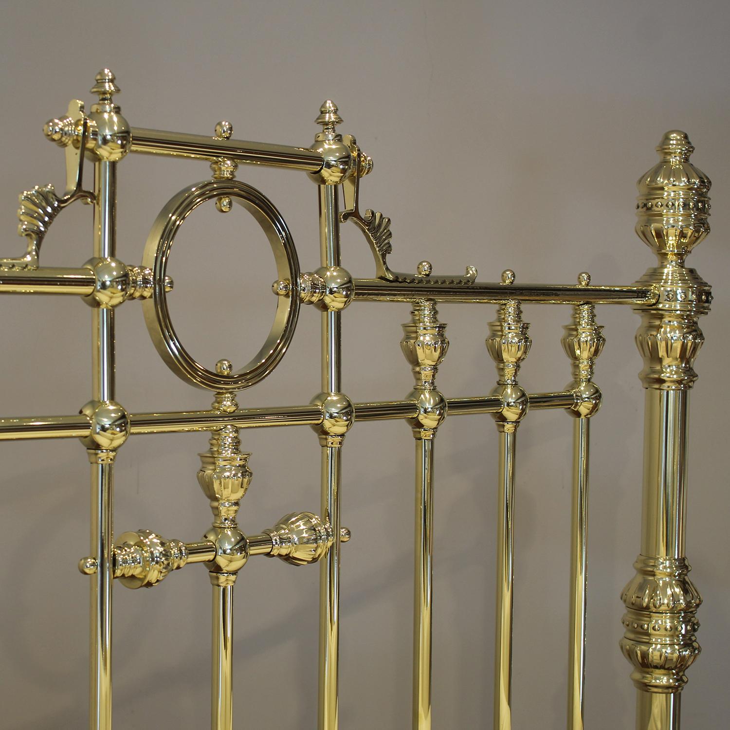 5ft Wide Brass Antique Bed with Decorative Brass Gallery and Ring MK319 3