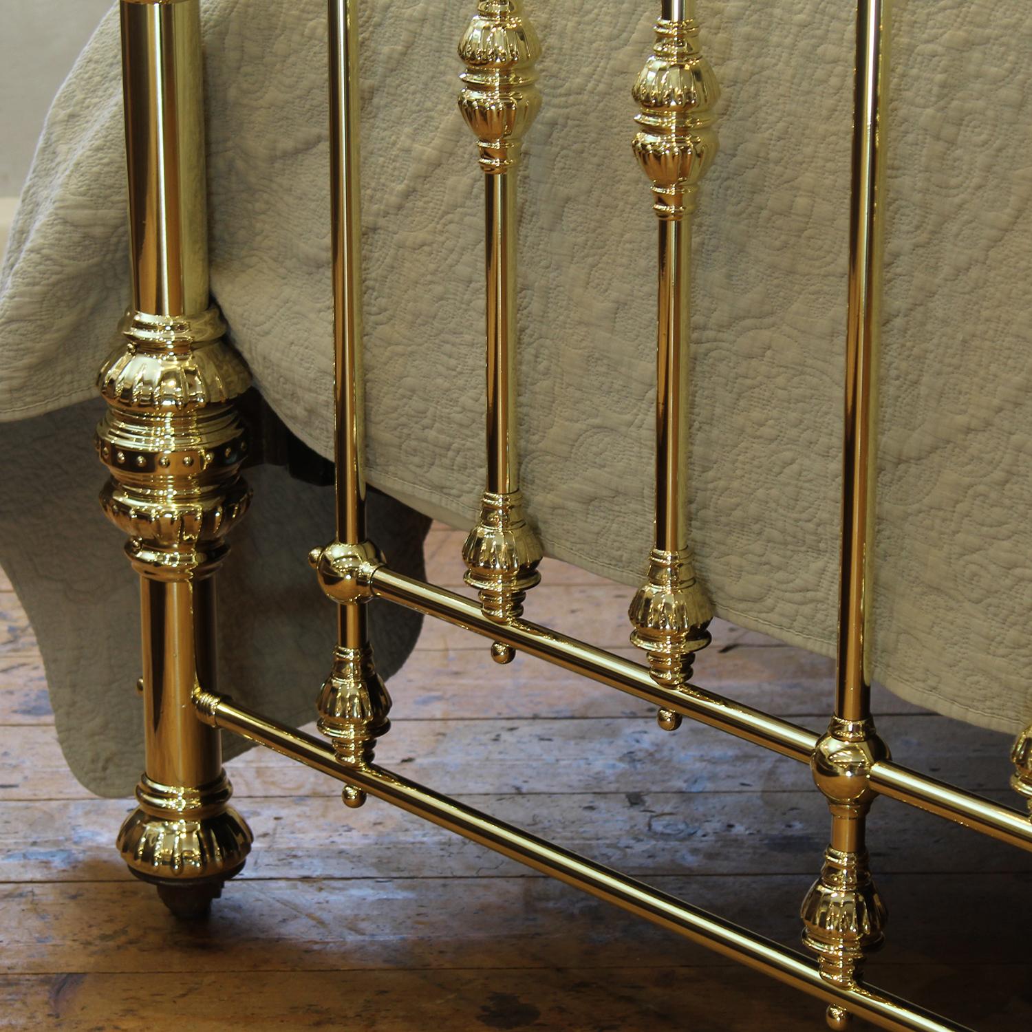 5ft Wide Brass Antique Bed with Decorative Brass Gallery and Ring MK319 4