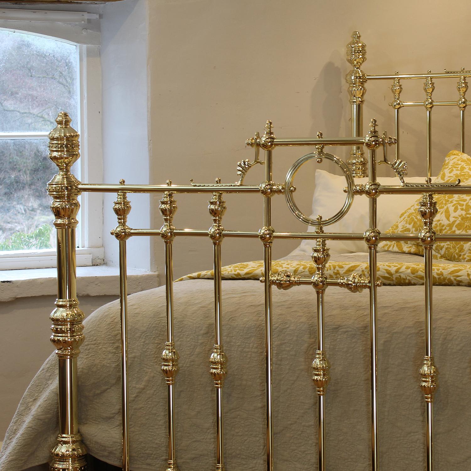 Victorian 5ft Wide Brass Antique Bed with Decorative Brass Gallery and Ring MK319