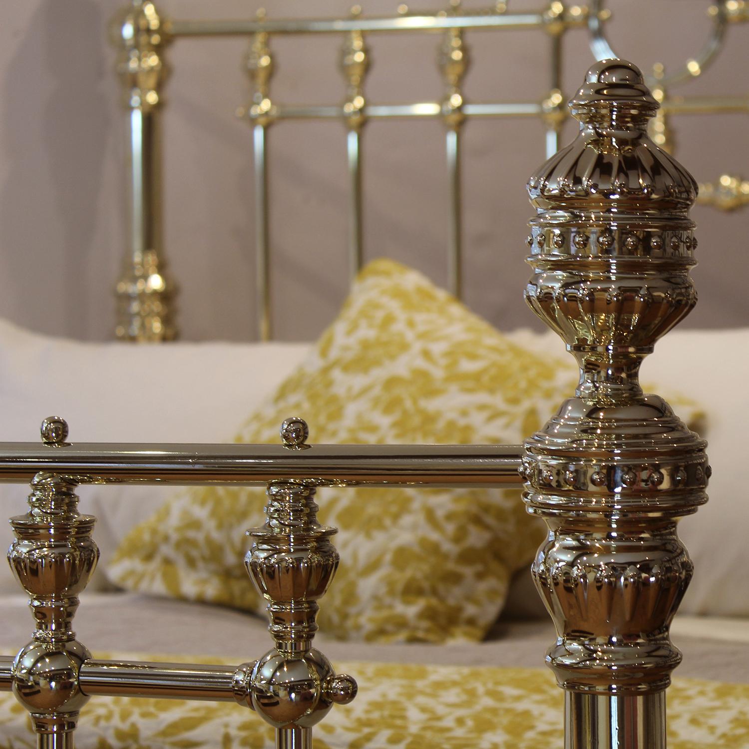 English 5ft Wide Brass Antique Bed with Decorative Brass Gallery and Ring MK319