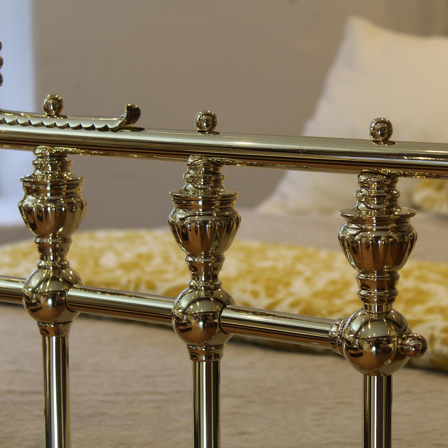 19th Century 5ft Wide Brass Antique Bed with Decorative Brass Gallery and Ring MK319
