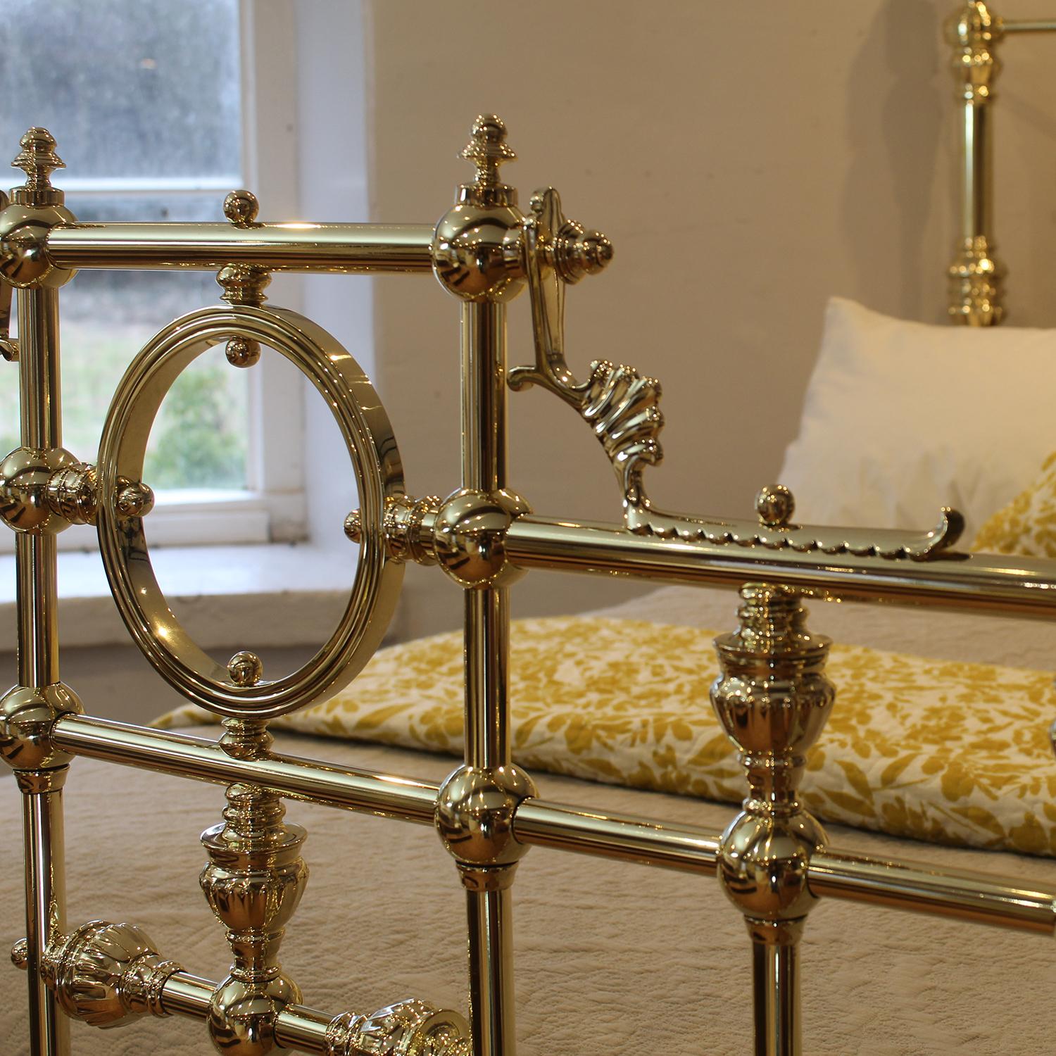 5ft Wide Brass Antique Bed with Decorative Brass Gallery and Ring MK319 1