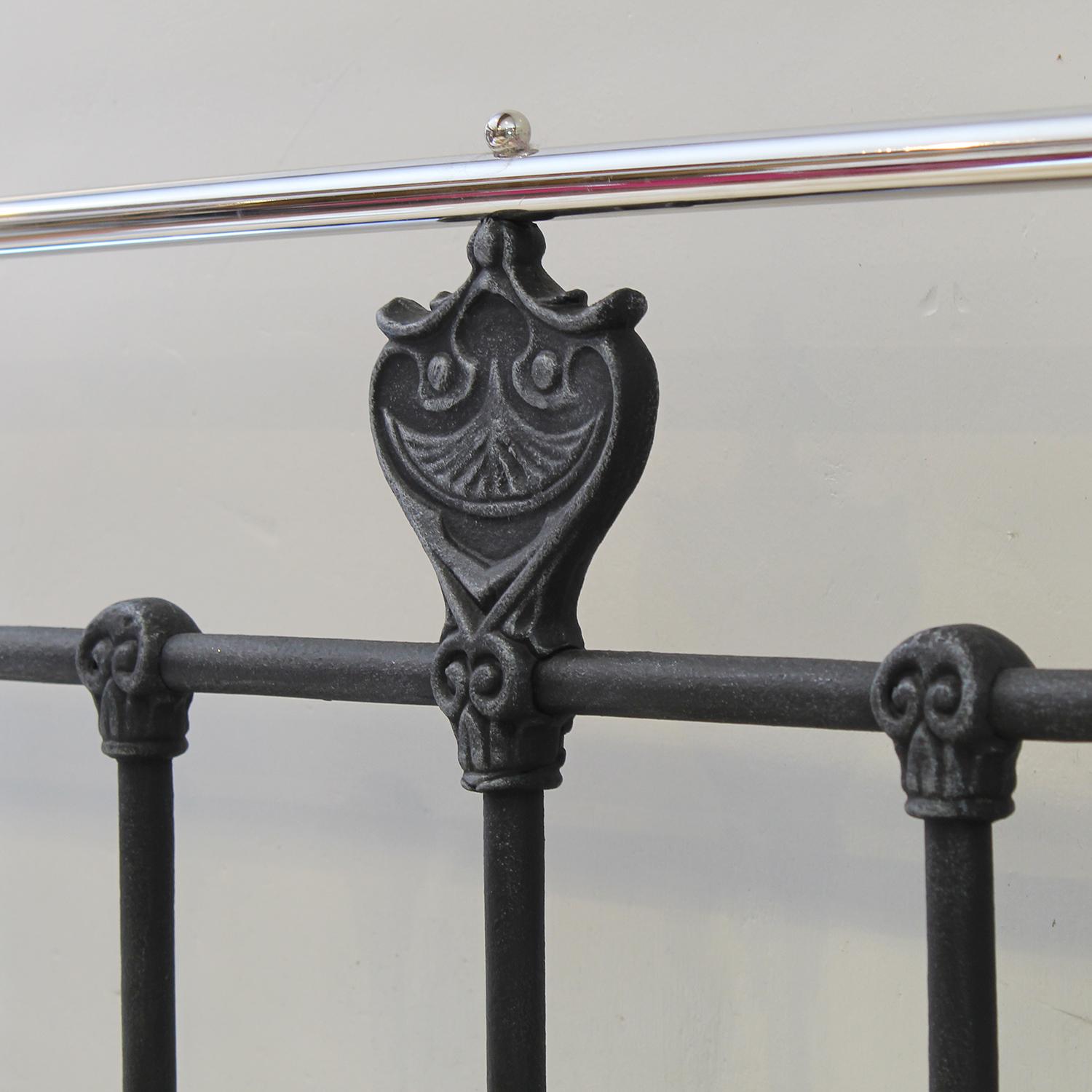 Lit d'antiquités MK328 de 5 pieds de large à plateforme en fonte et nickel Bon état - En vente à Wrexham, GB