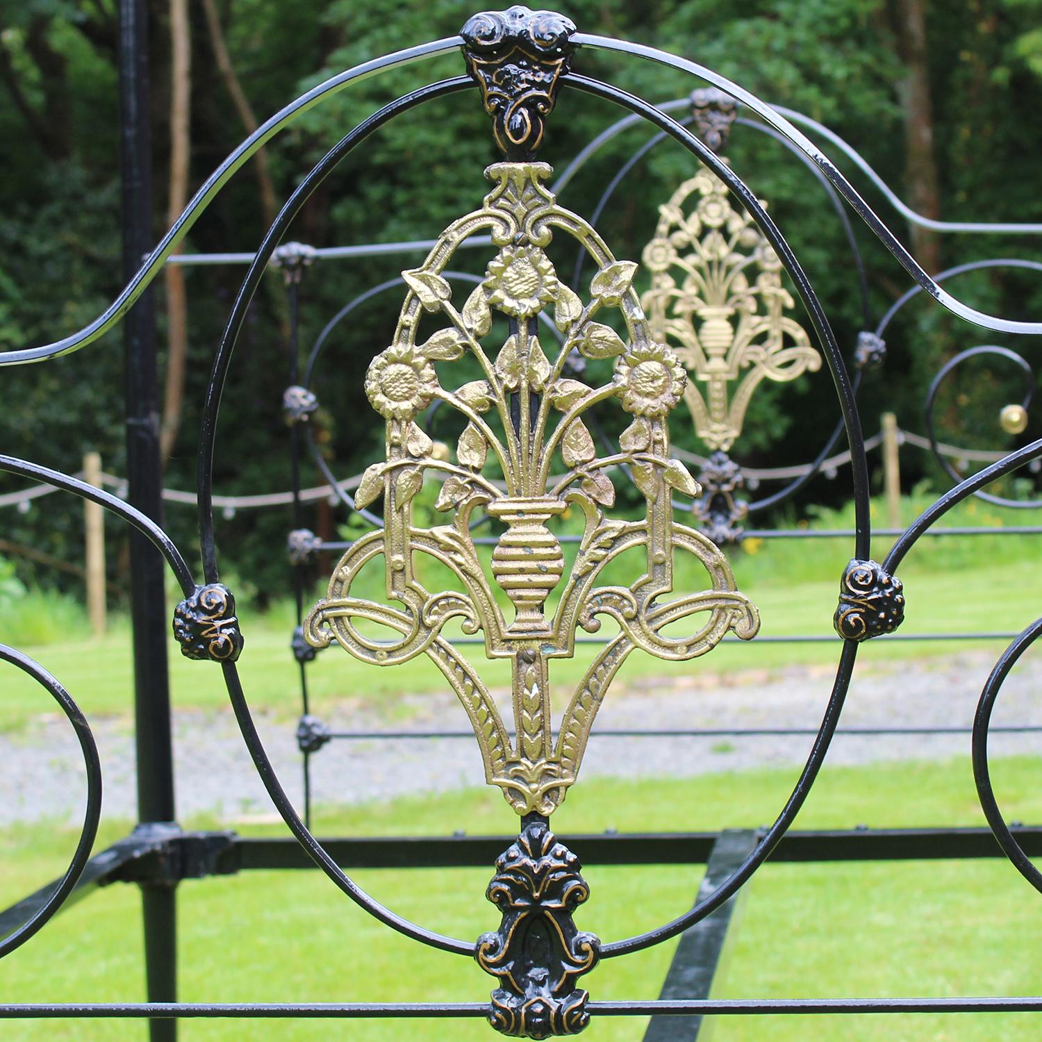 Calco Letto antico a baldacchino in ghisa largo 5 piedi con baldacchino ad arco, M4P54 in vendita