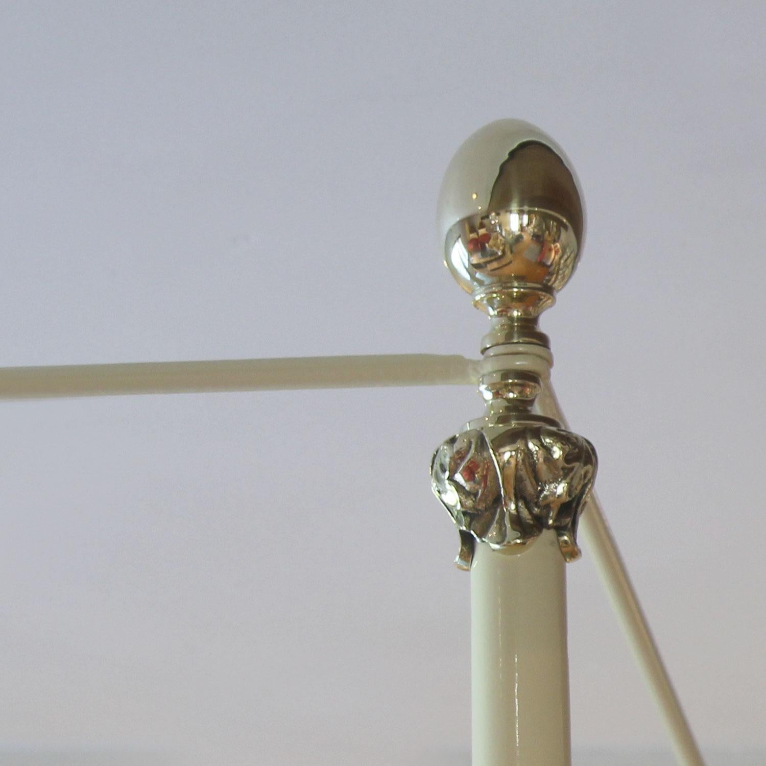 Brass 5ft Wide Cast Iron Four Poster Bed in Cream, M4P49
