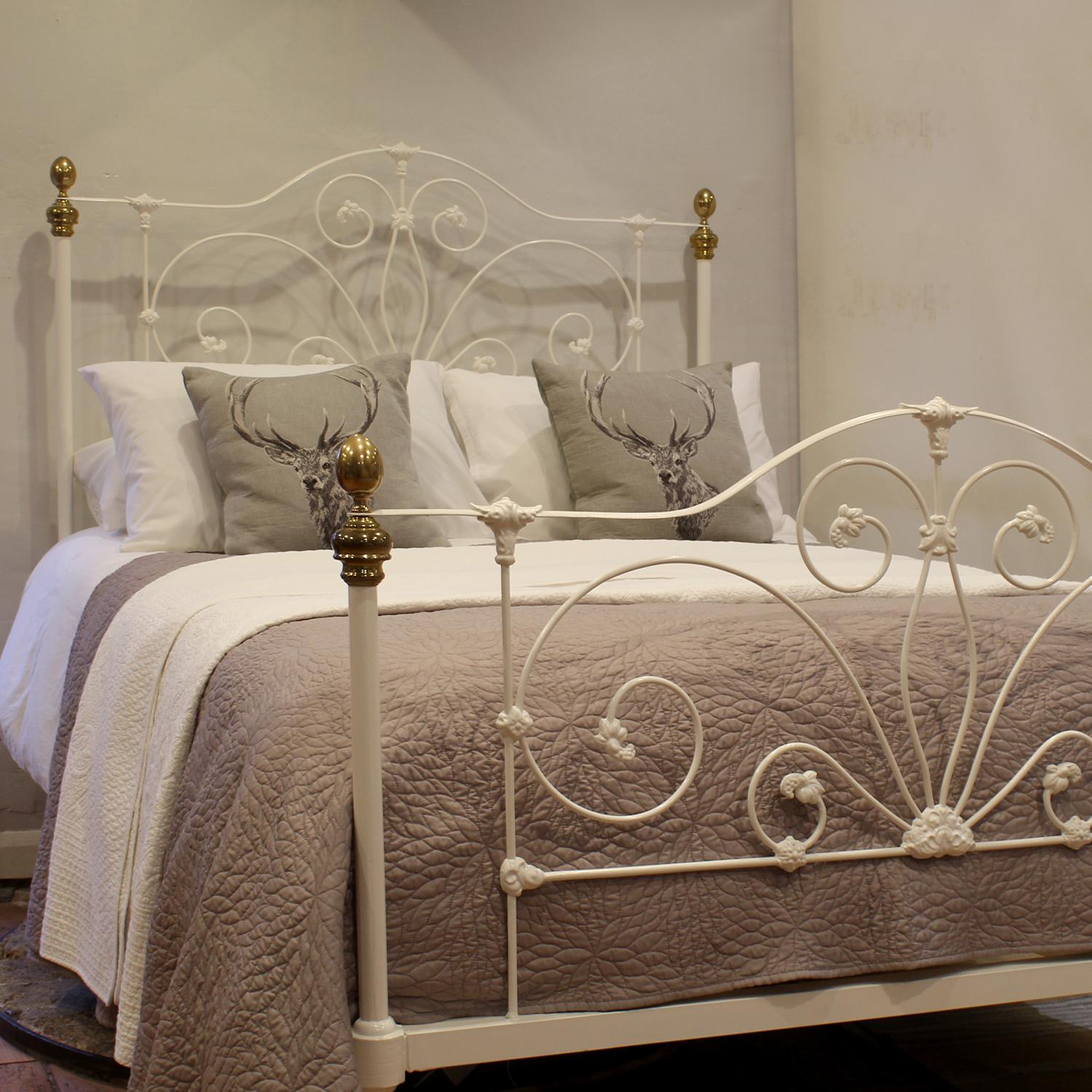 English 5ft Wide Cast Iron White Antique Bed MK312