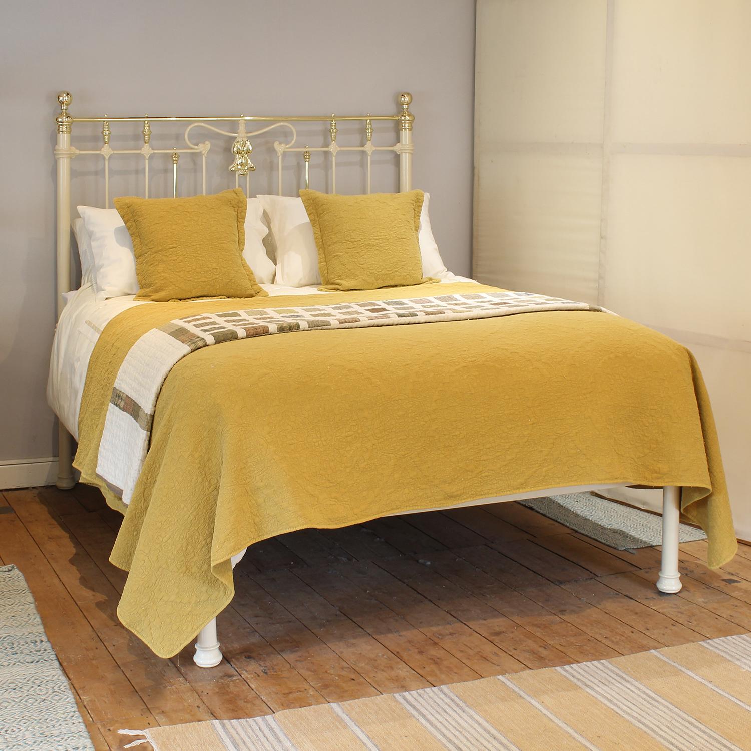 An attractive cast iron Victorian antique platform bed with low foot end, finished in cream with decorative brass fittings.

This bed accepts a UK king size or US queen size (5ft, 60in or 150cm wide) base and mattress set.

The price includes a