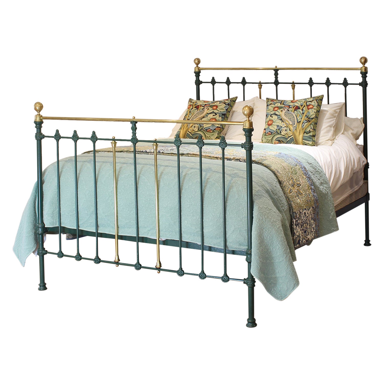 5ft Wide Green Antique Bed with Decorative Castings MK325