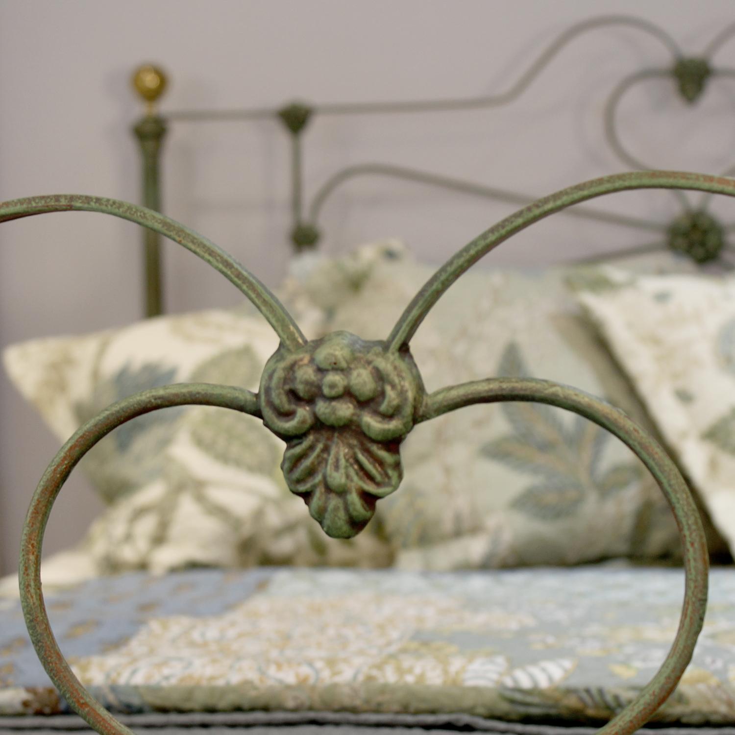 5ft Wide King Size Gusseisen antike Bett in Grün Verdigirs um 1880 im Angebot 1