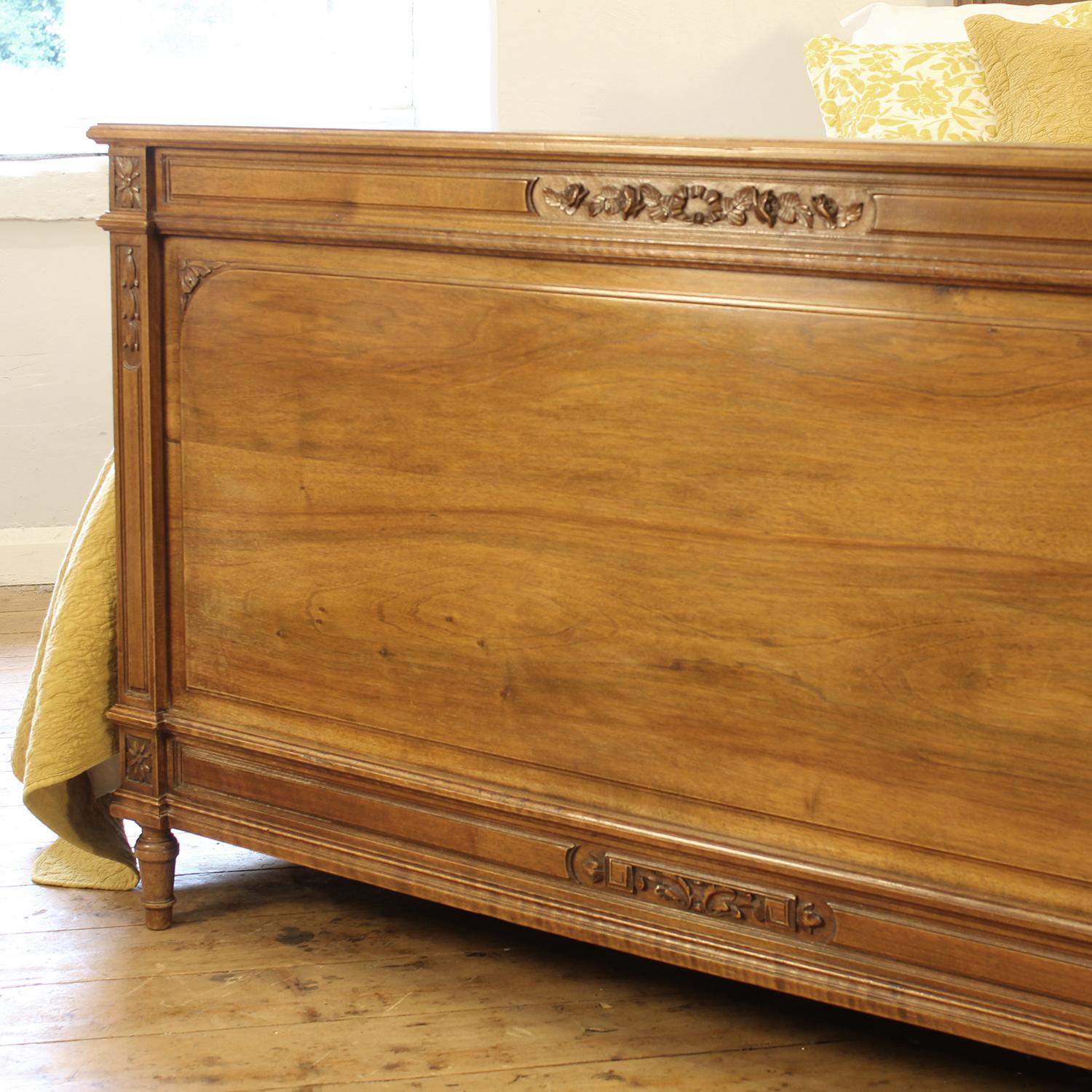 5ft Wide Walnut Edwardian Bed Circa 1910 WK207 In Excellent Condition For Sale In Wrexham, GB
