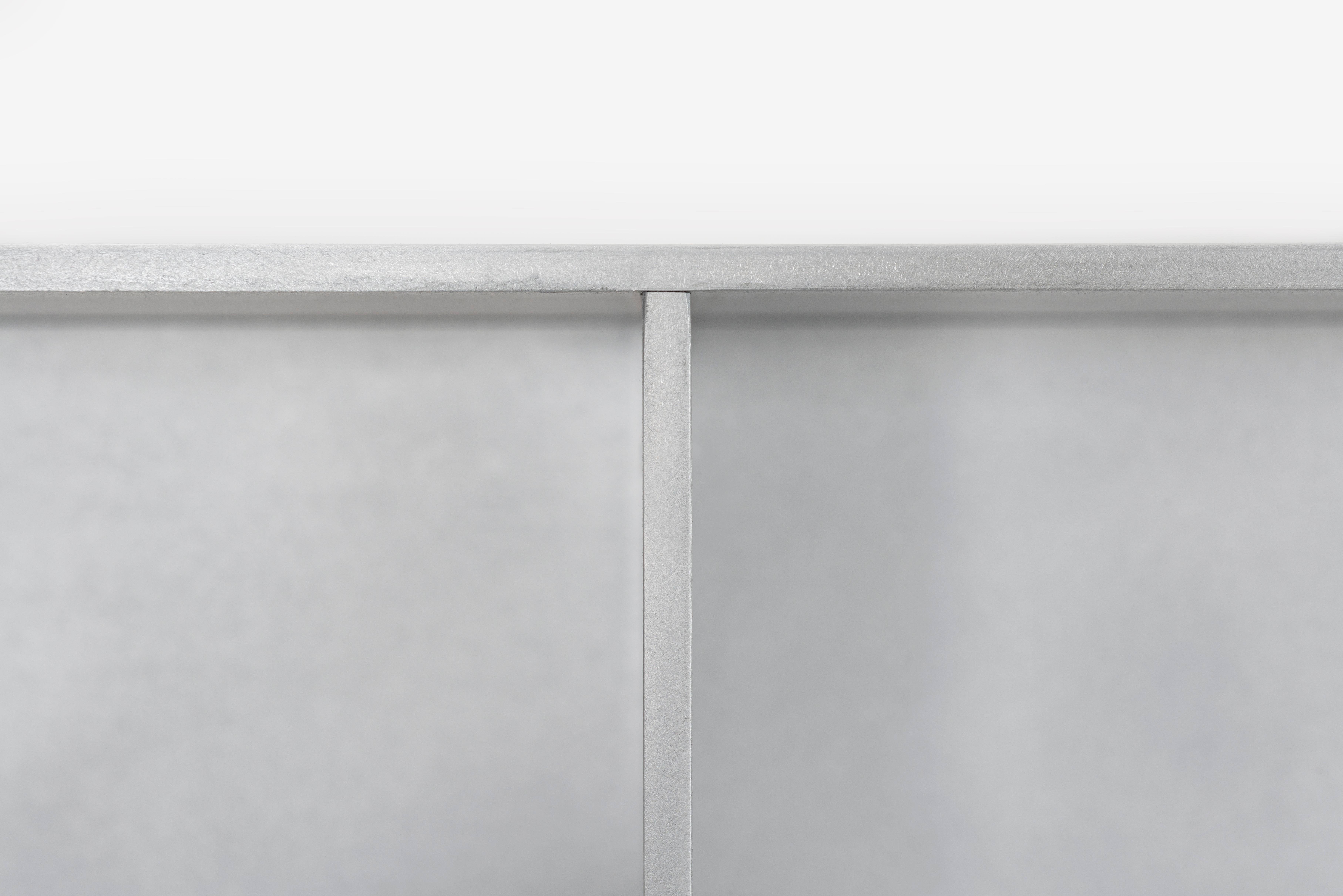 Estantería de pared 5G de chapa de aluminio encerado de Jonathan Nesci Minimalista en venta
