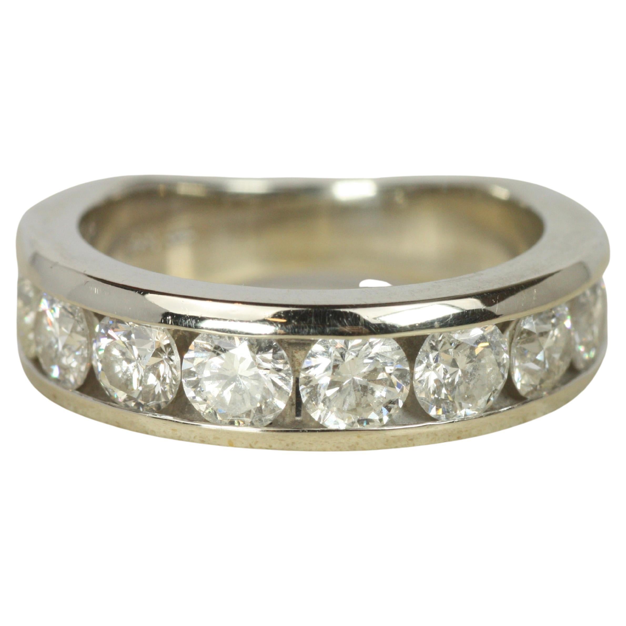 Alianza de boda cónica de oro blanco de 14 quilates con 8 diamantes engastados en canal de 5 mm